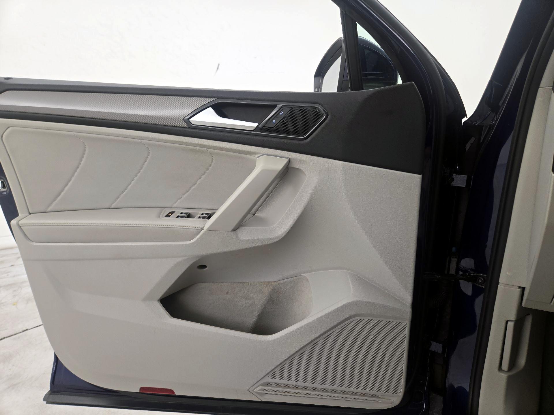 Thumbnail: 2023 Volkswagen Tiguan - 12