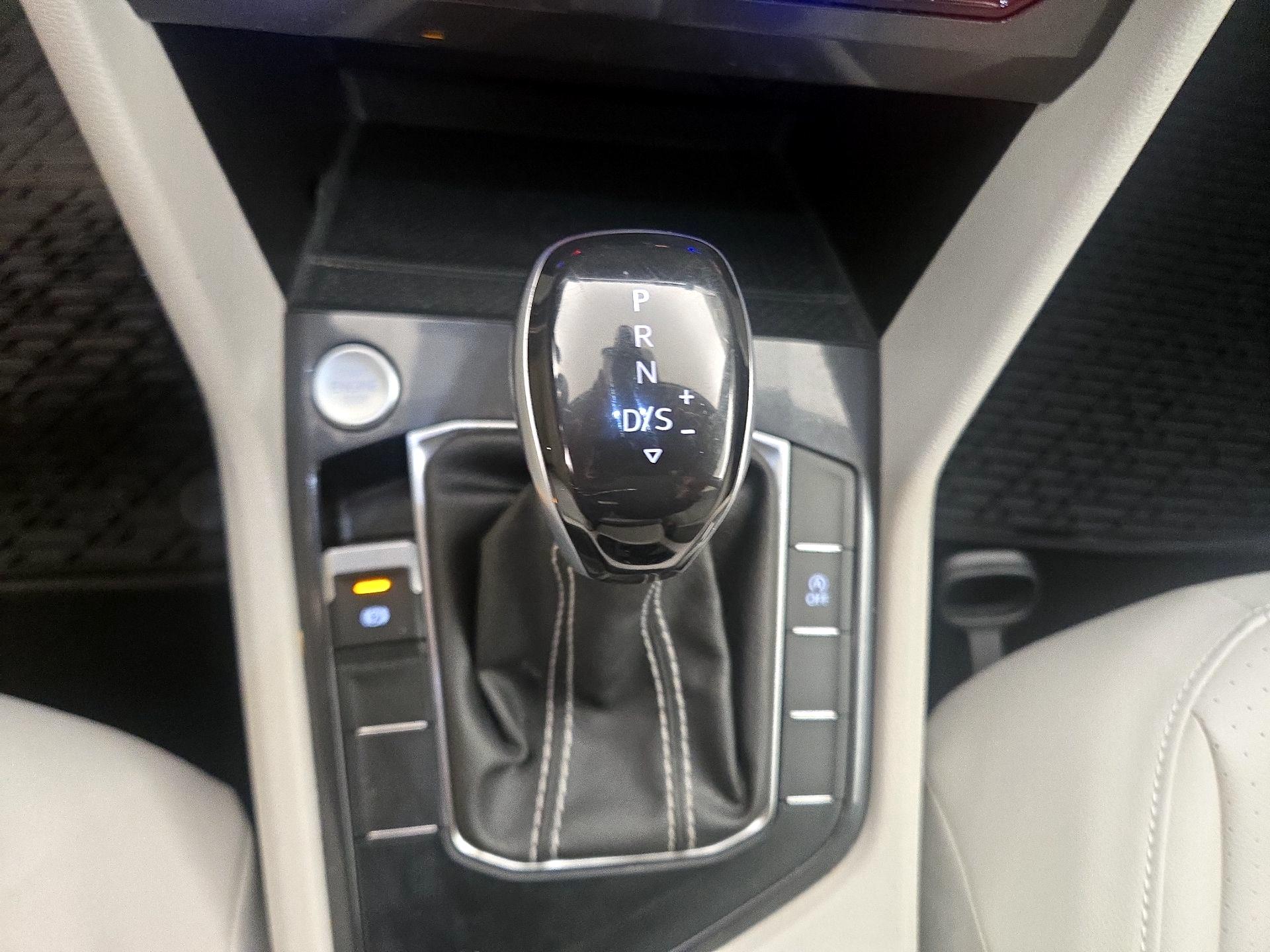 Thumbnail: 2023 Volkswagen Tiguan - 17