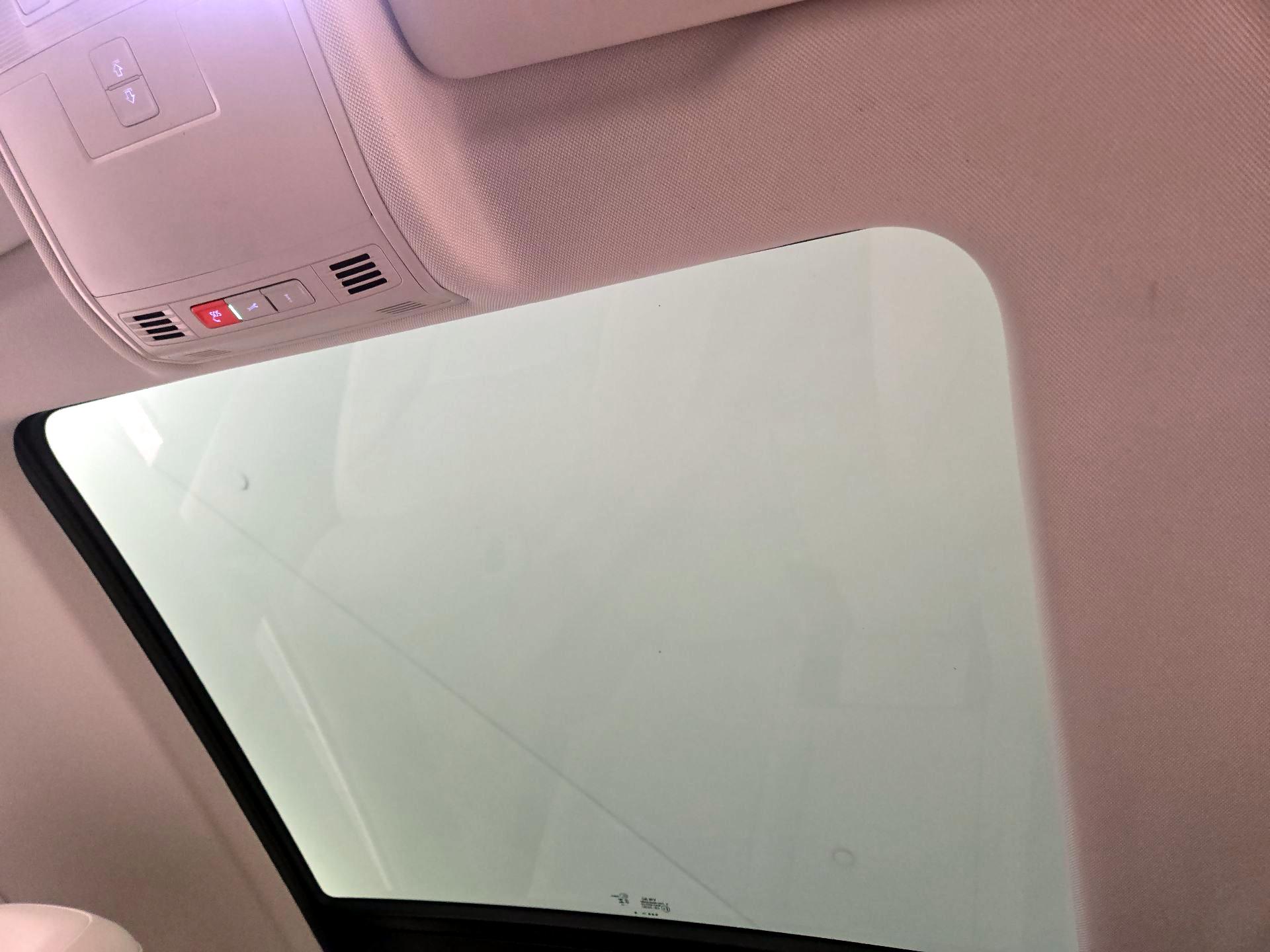 Thumbnail: 2023 Volkswagen Tiguan - 19