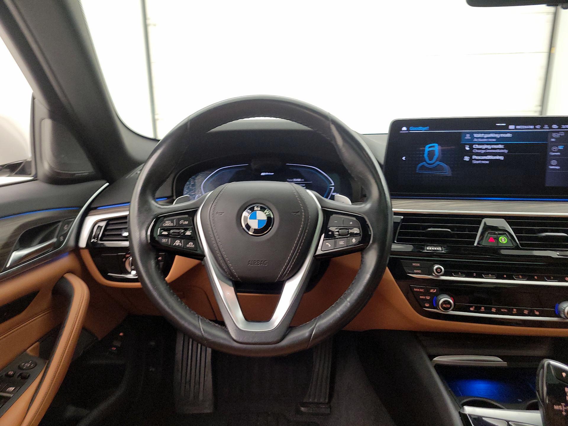 Thumbnail: 2021 BMW 5 Series - 10