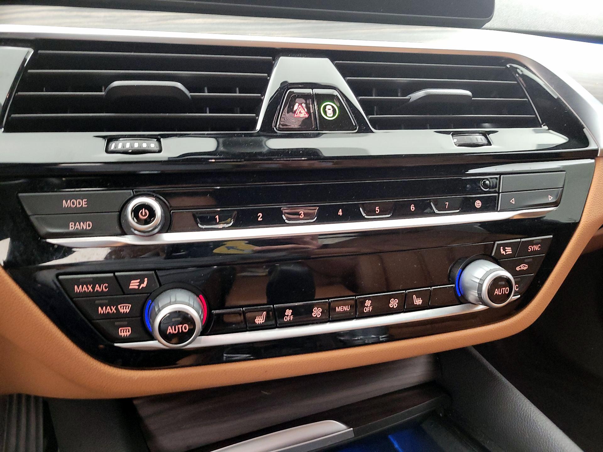 Thumbnail: 2021 BMW 5 Series - 17