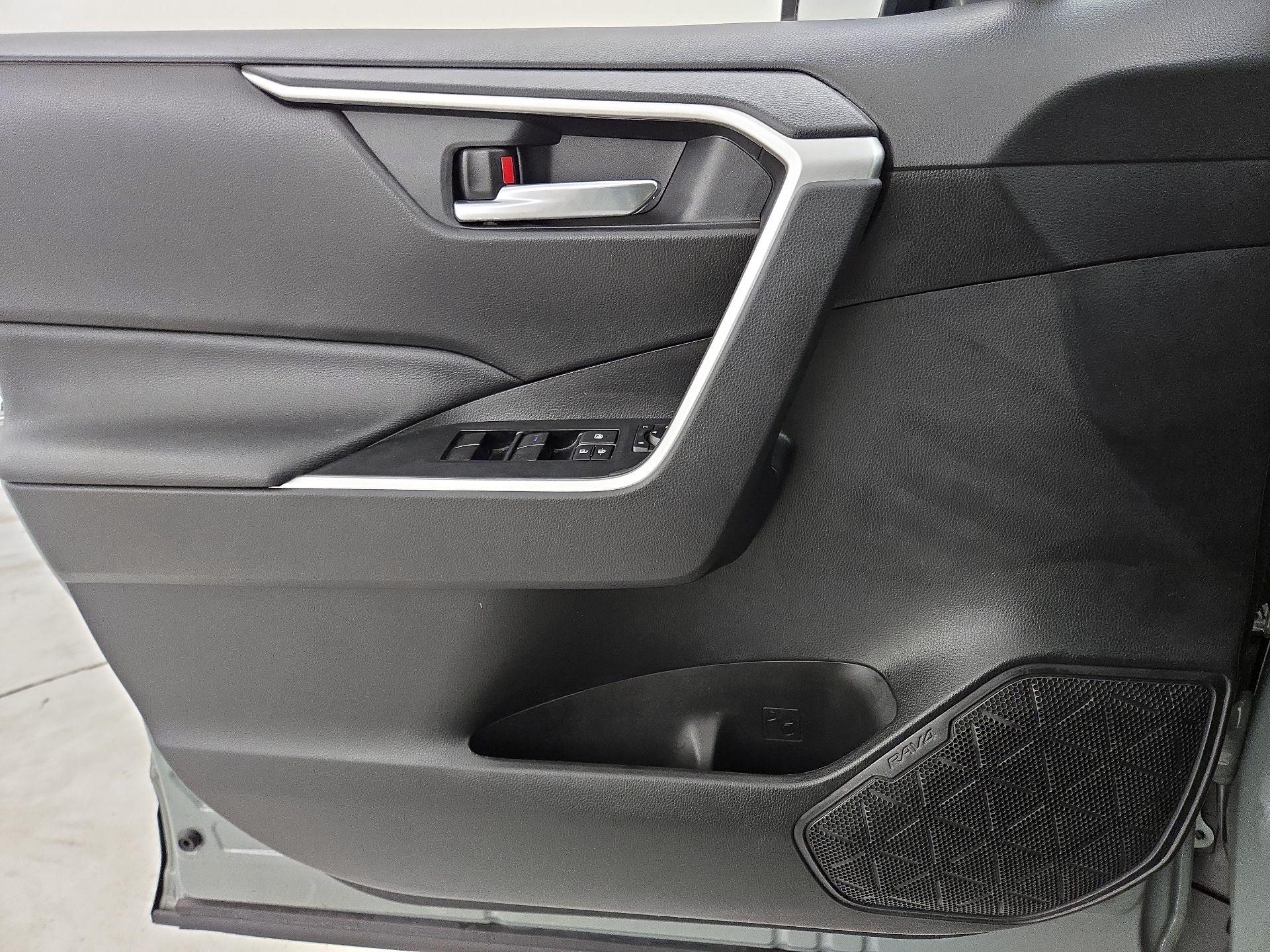 Thumbnail: 2020 Toyota RAV4 - 12