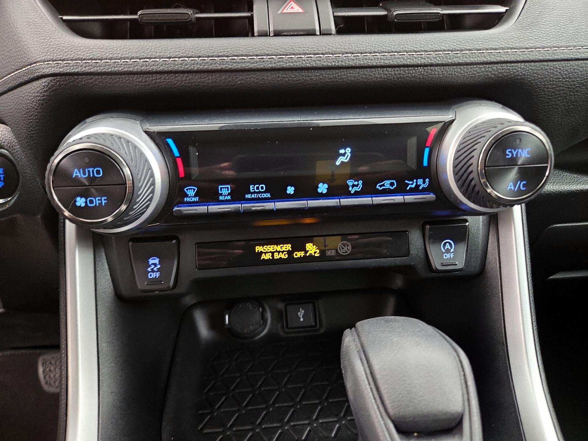 Thumbnail: 2020 Toyota RAV4 - 16