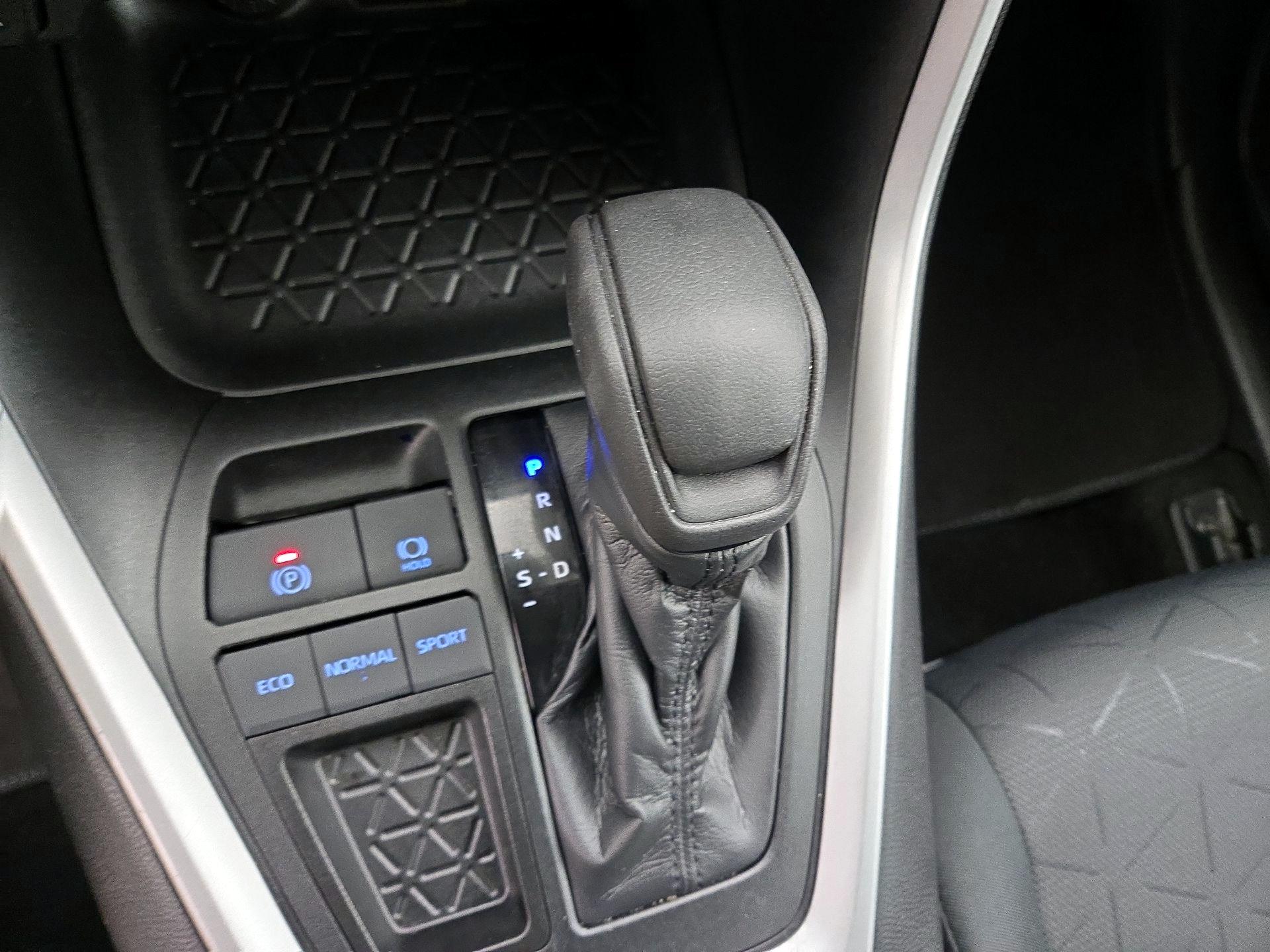 Thumbnail: 2020 Toyota RAV4 - 17