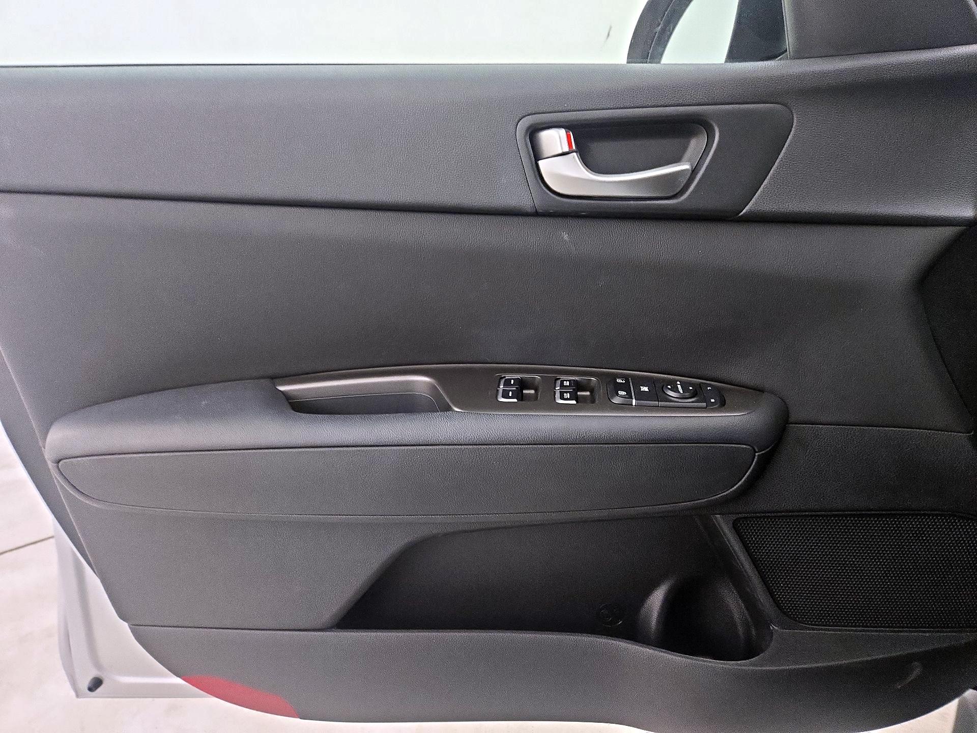 Thumbnail: 2020 Kia Optima - 12