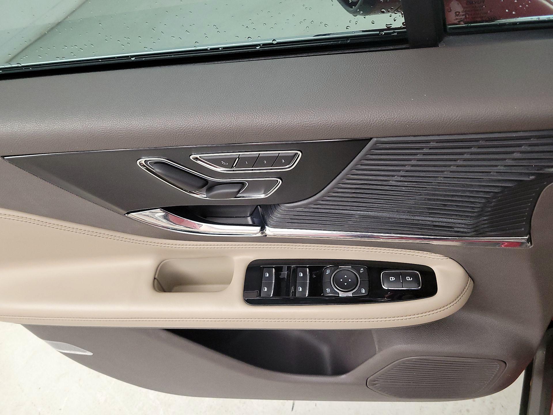 Thumbnail: 2020 Lincoln Corsair - 12