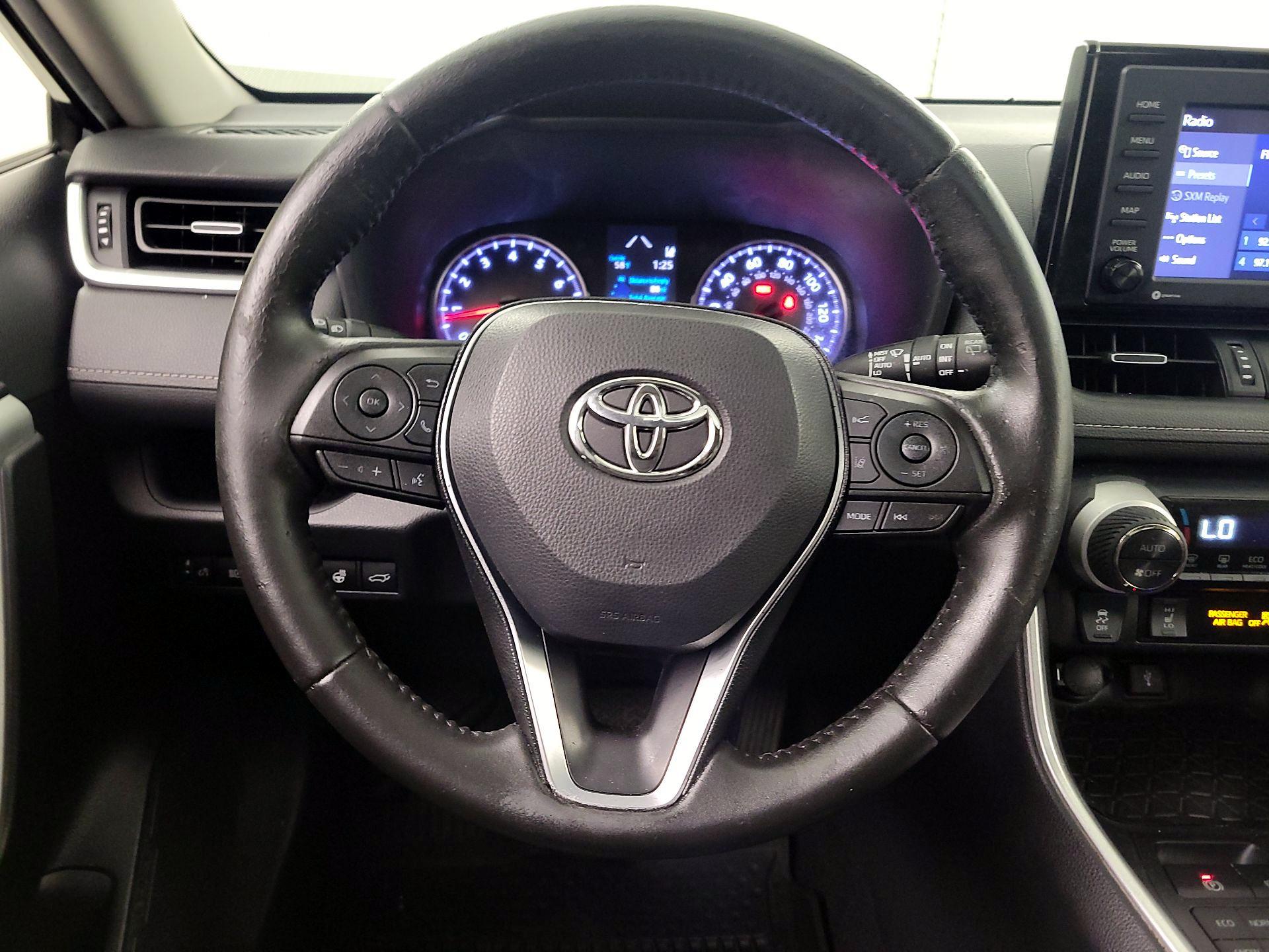 Thumbnail: 2020 Toyota RAV4 - 10