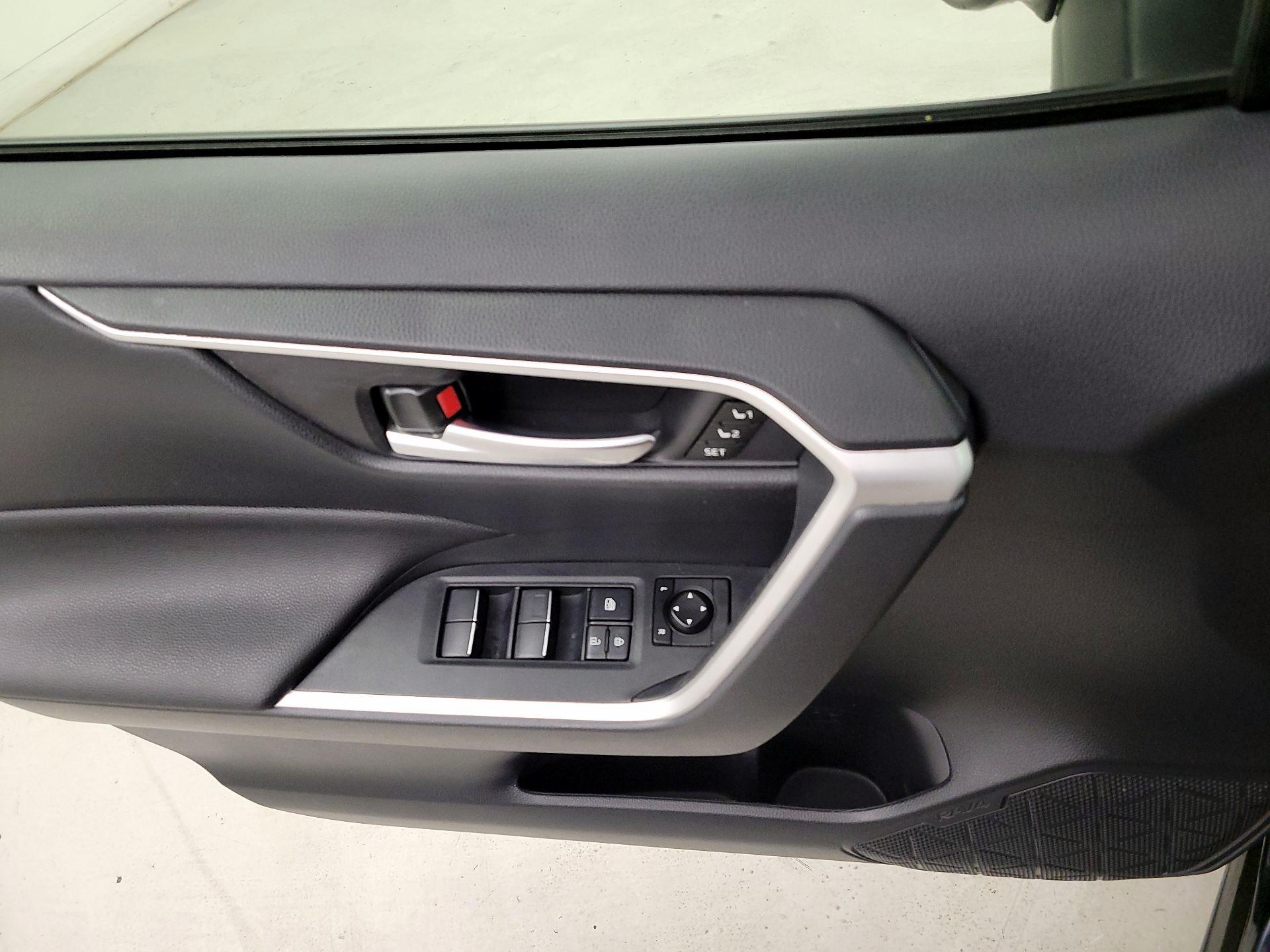 Thumbnail: 2020 Toyota RAV4 - 12