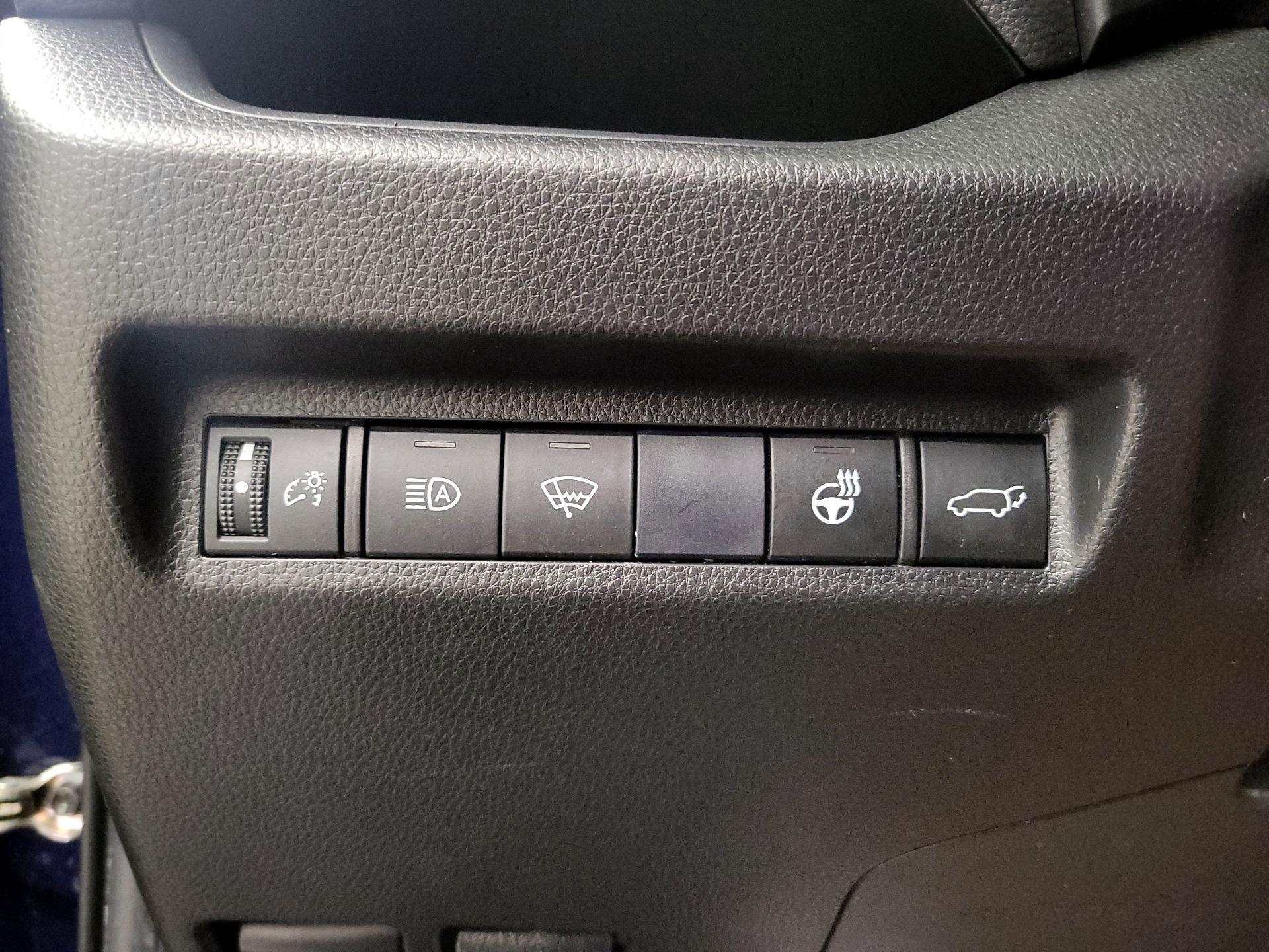 Thumbnail: 2020 Toyota RAV4 - 13