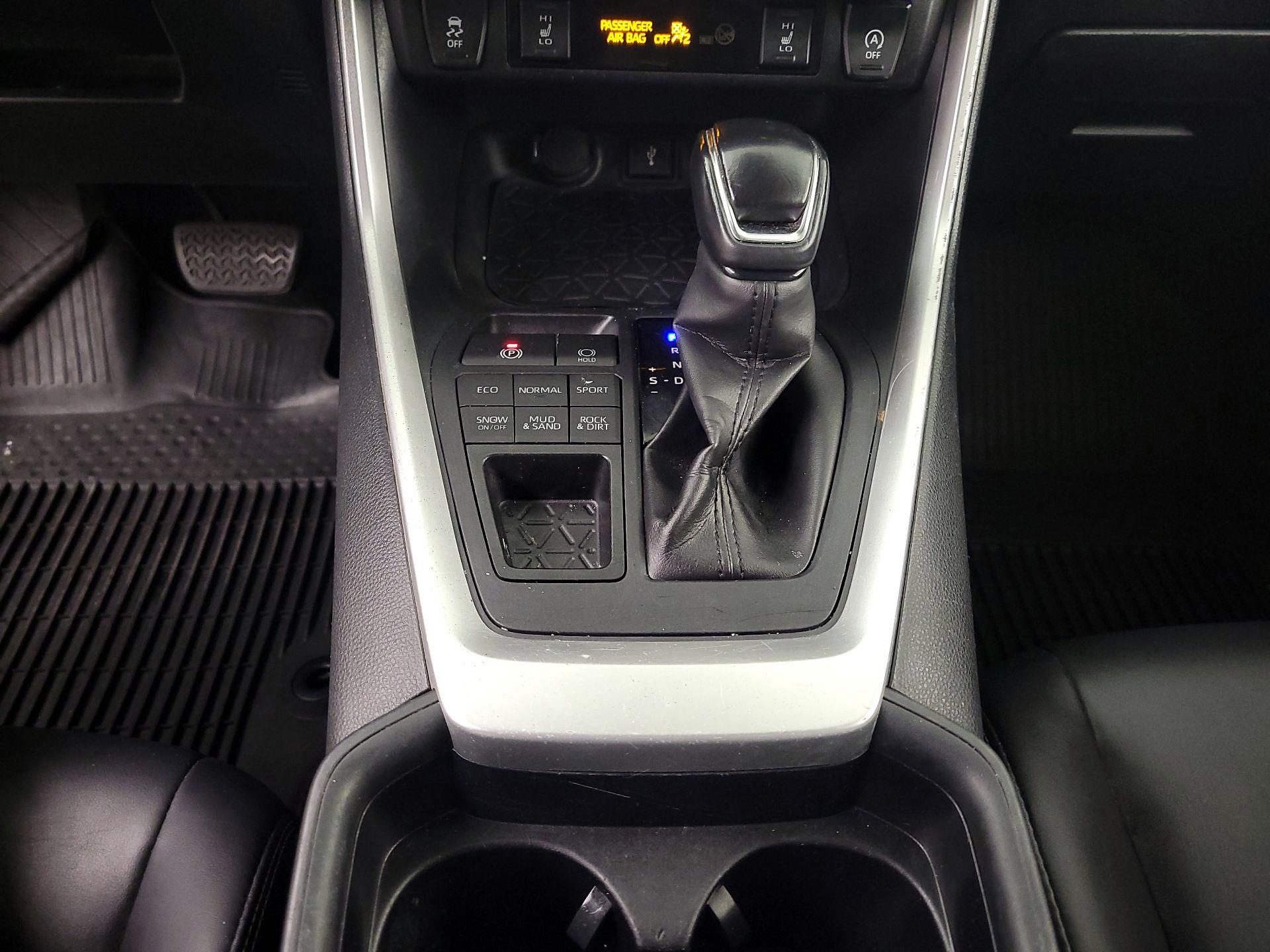 Thumbnail: 2020 Toyota RAV4 - 17