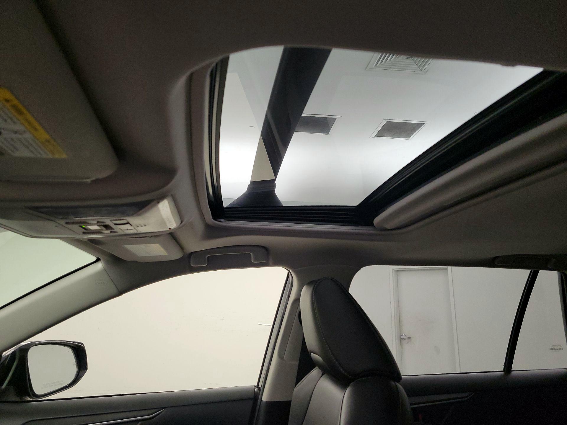 Thumbnail: 2020 Toyota RAV4 - 19