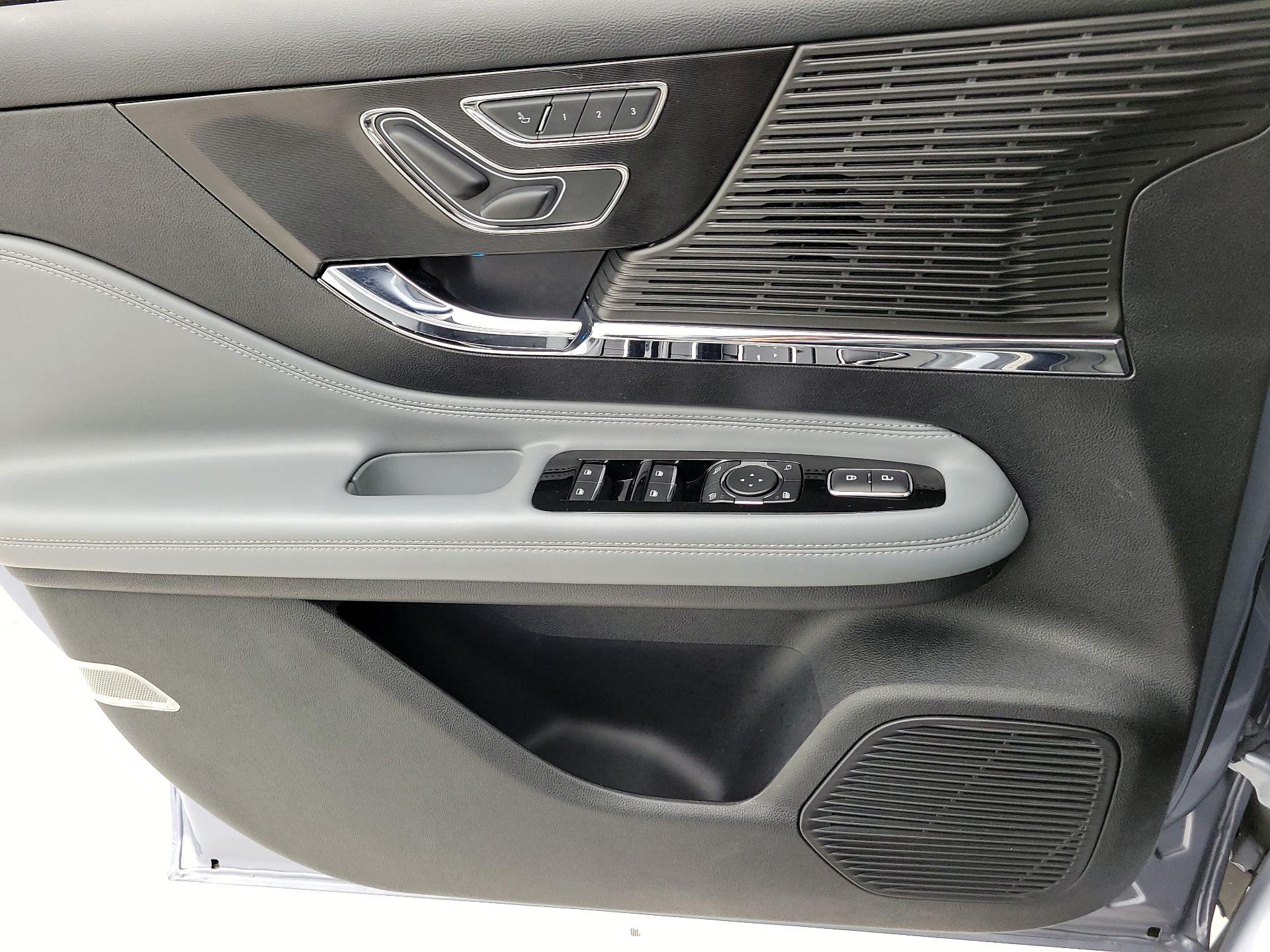 Thumbnail: 2022 Lincoln Corsair - 12