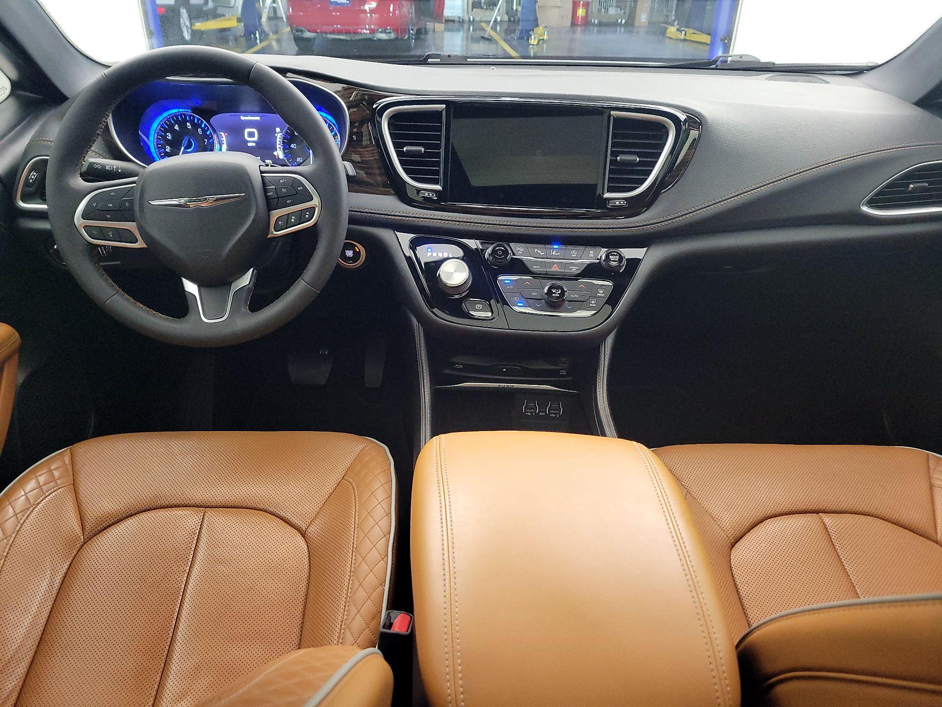 Thumbnail: 2022 Chrysler Pacifica - 9