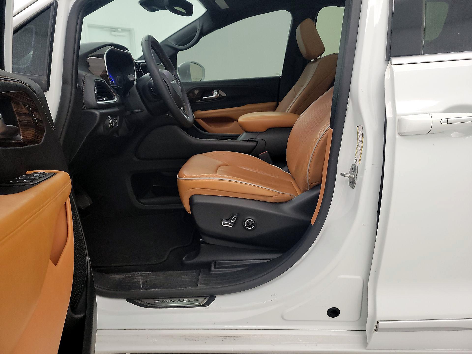 Thumbnail: 2022 Chrysler Pacifica - 11