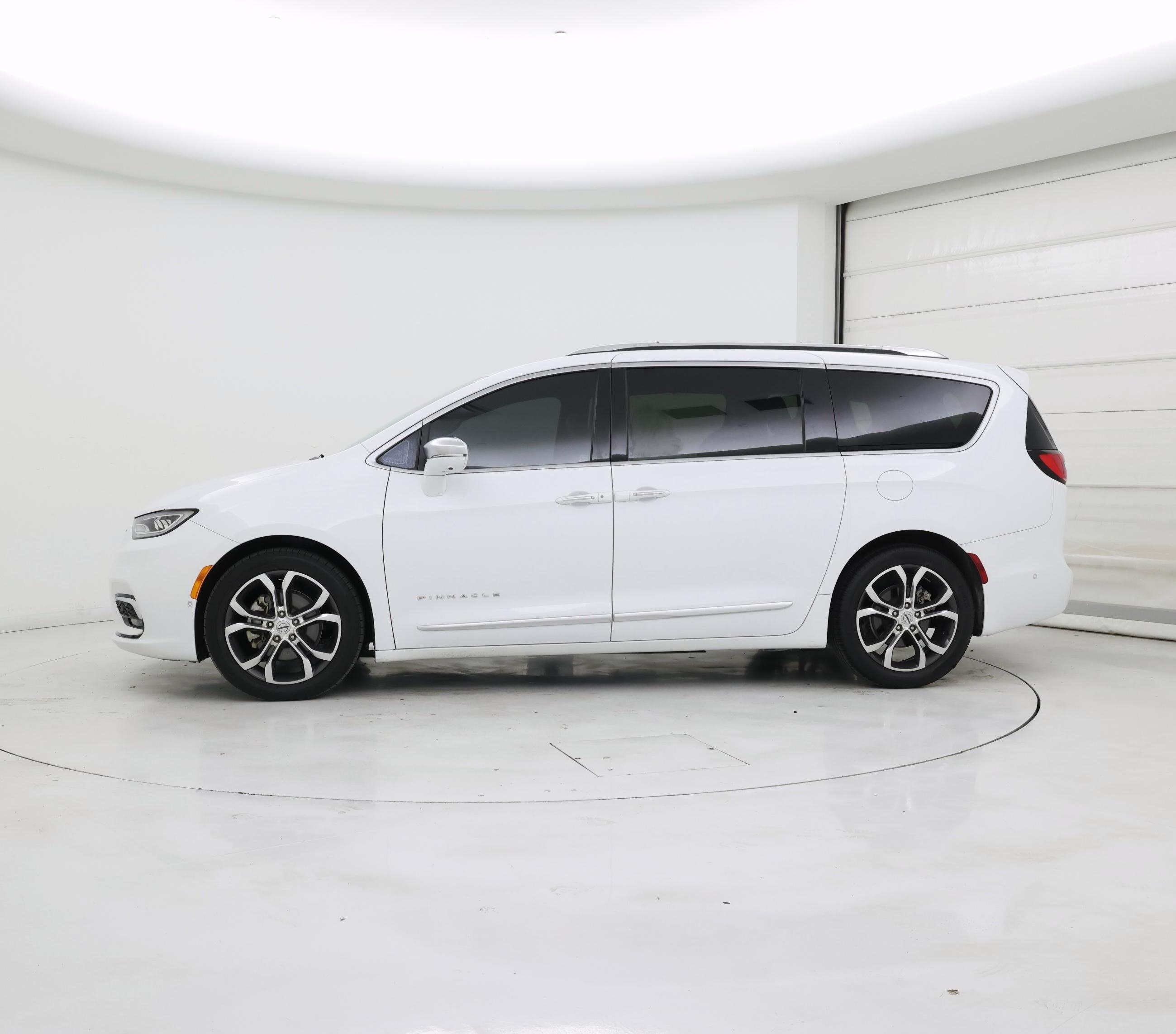 Thumbnail: 2022 Chrysler Pacifica - 3