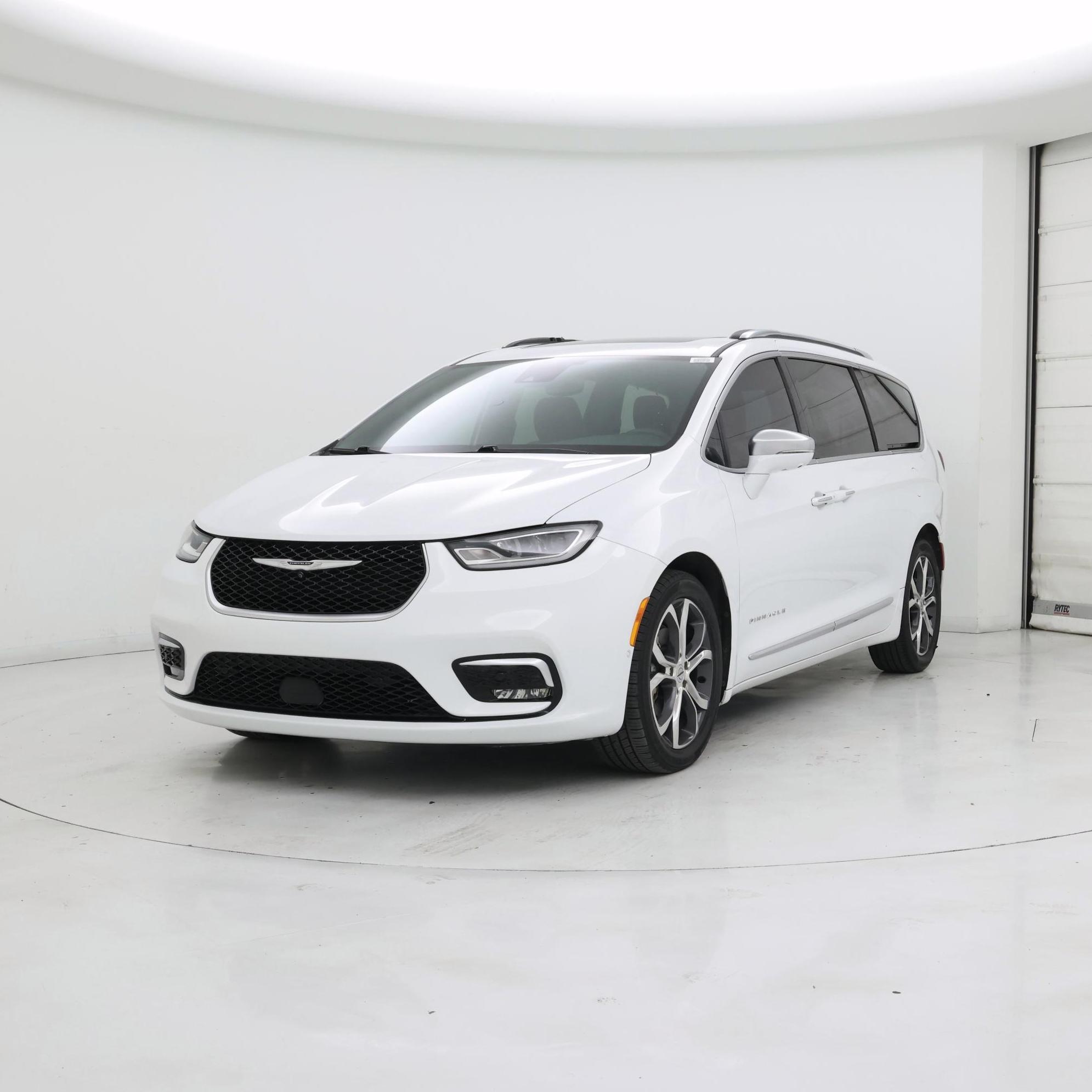 Thumbnail: 2022 Chrysler Pacifica - 4