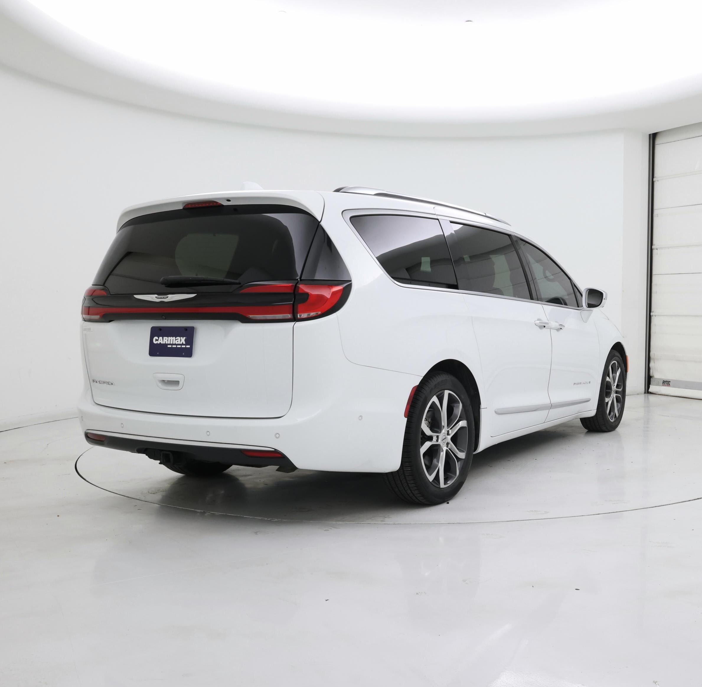 Thumbnail: 2022 Chrysler Pacifica - 8