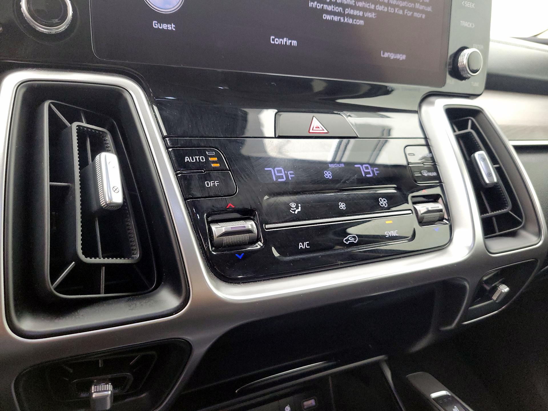 Thumbnail: 2023 Kia Sorento - 17