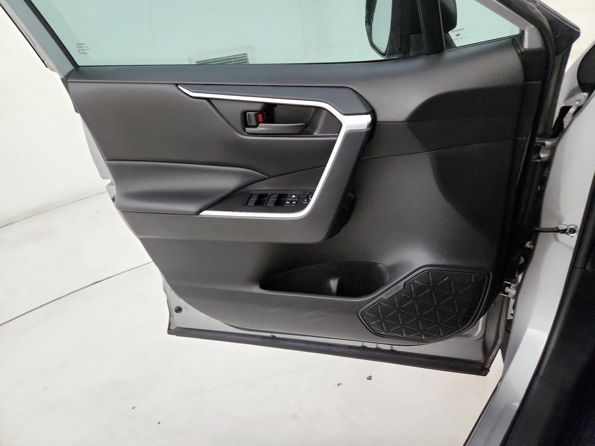 Thumbnail: 2022 Toyota RAV4 - 12