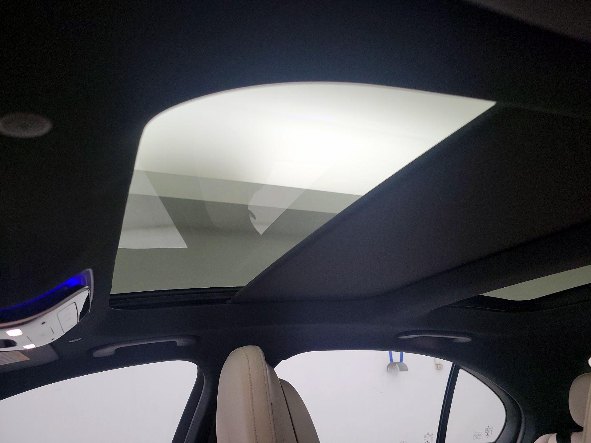 Thumbnail: 2022 Mercedes-Benz C-Class - 19