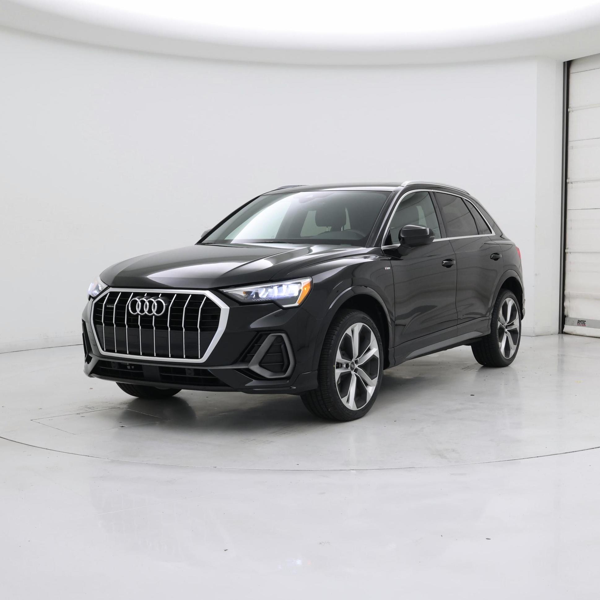 Thumbnail: 2021 Audi Q3 - 4