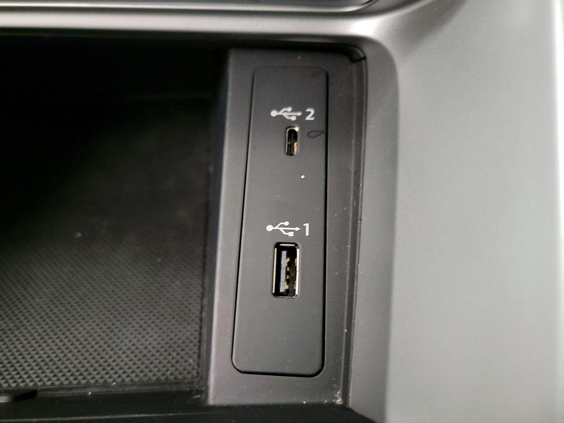 Thumbnail: 2020 Audi Q3 - 18