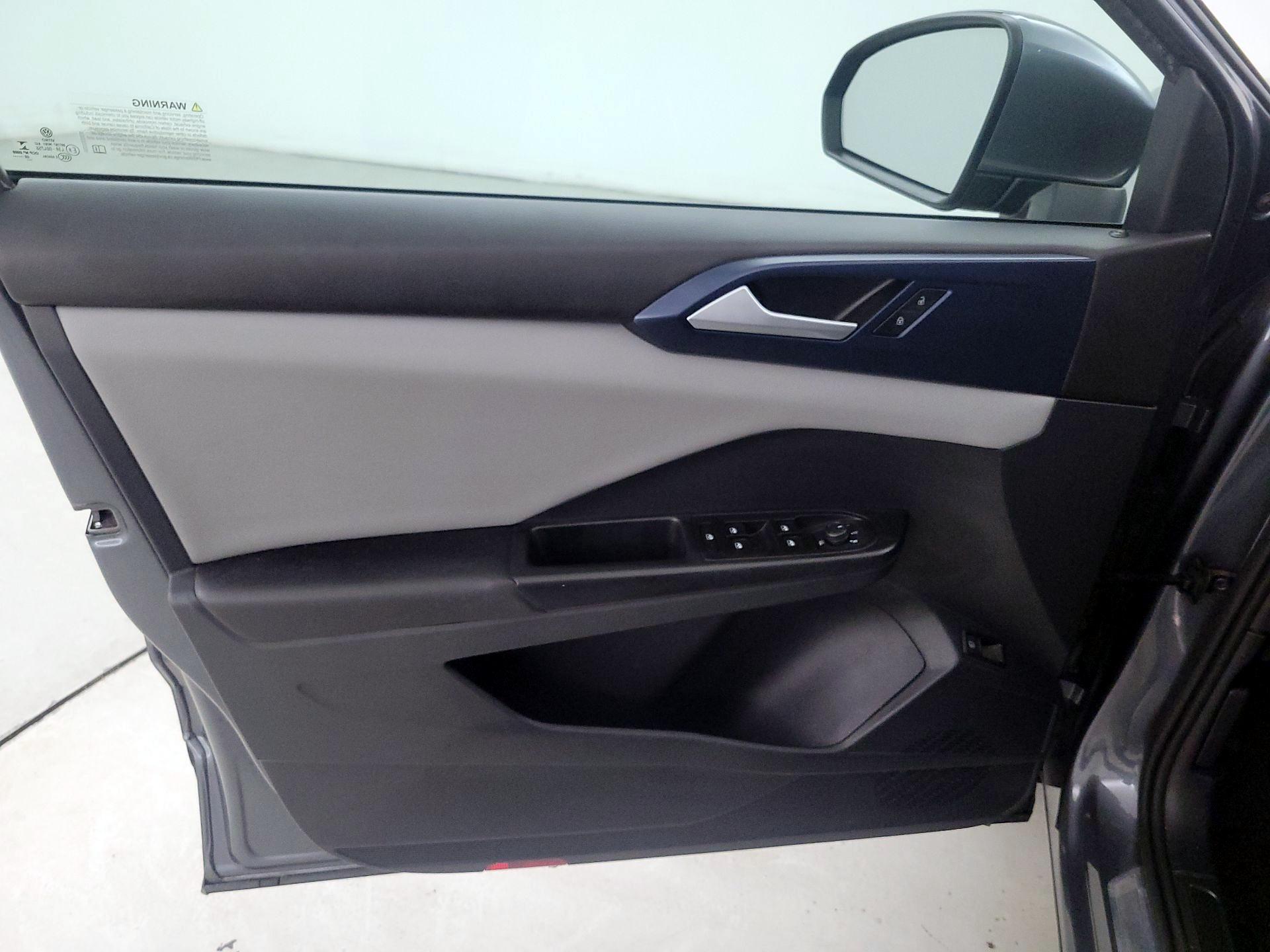 Thumbnail: 2022 Volkswagen Taos - 12