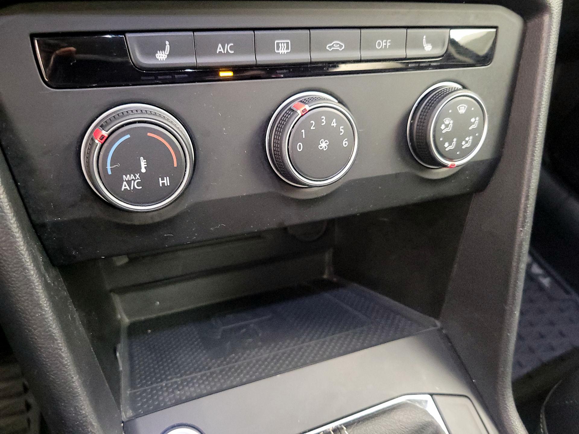 Thumbnail: 2022 Volkswagen Taos - 16