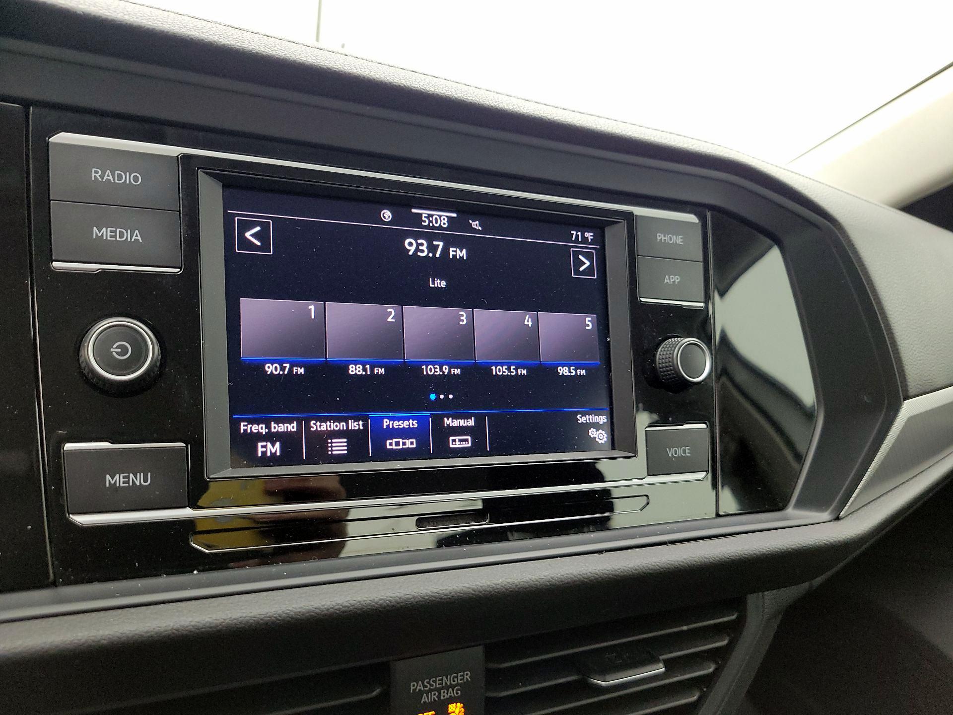 Thumbnail: 2022 Volkswagen Jetta - 15