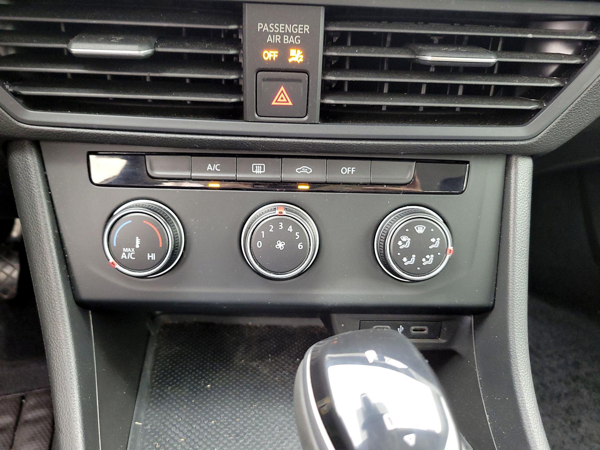 Thumbnail: 2022 Volkswagen Jetta - 16