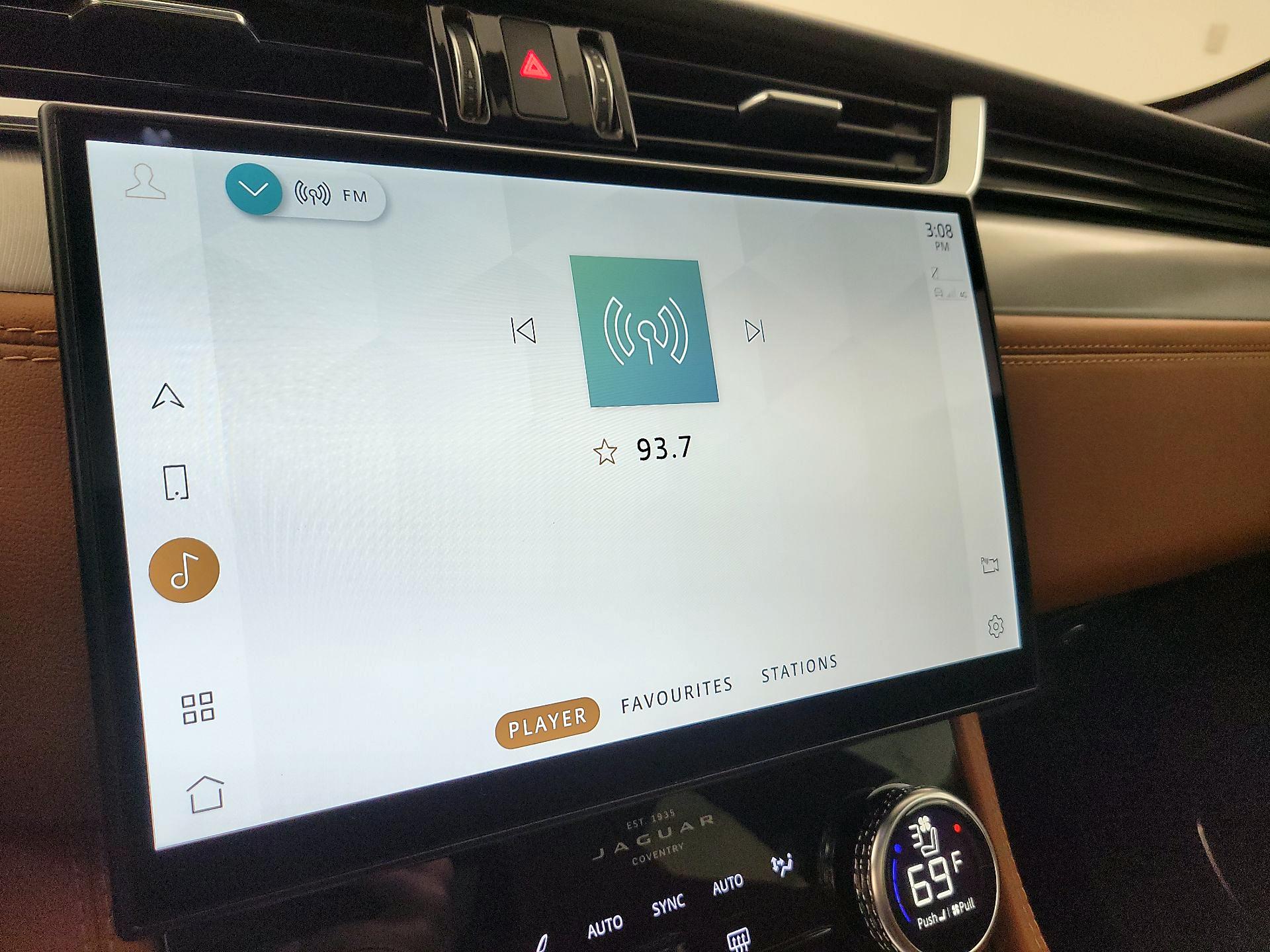 Thumbnail: 2021 Jaguar F-Pace - 16