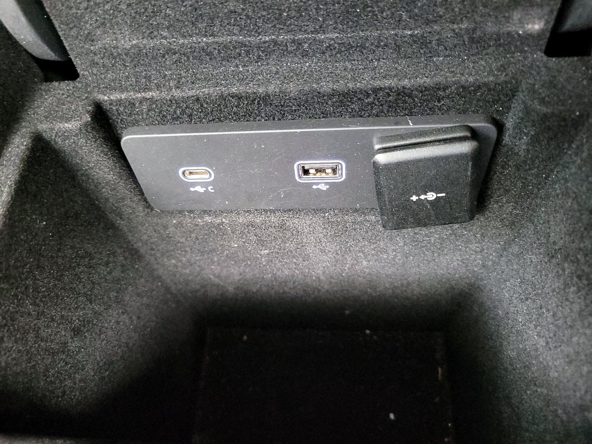 Thumbnail: 2021 Jaguar F-Pace - 19