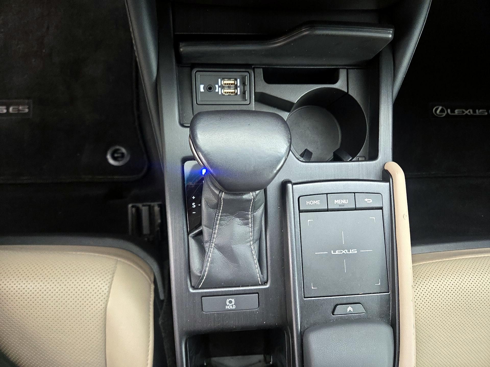 Thumbnail: 2019 Lexus ES - 17