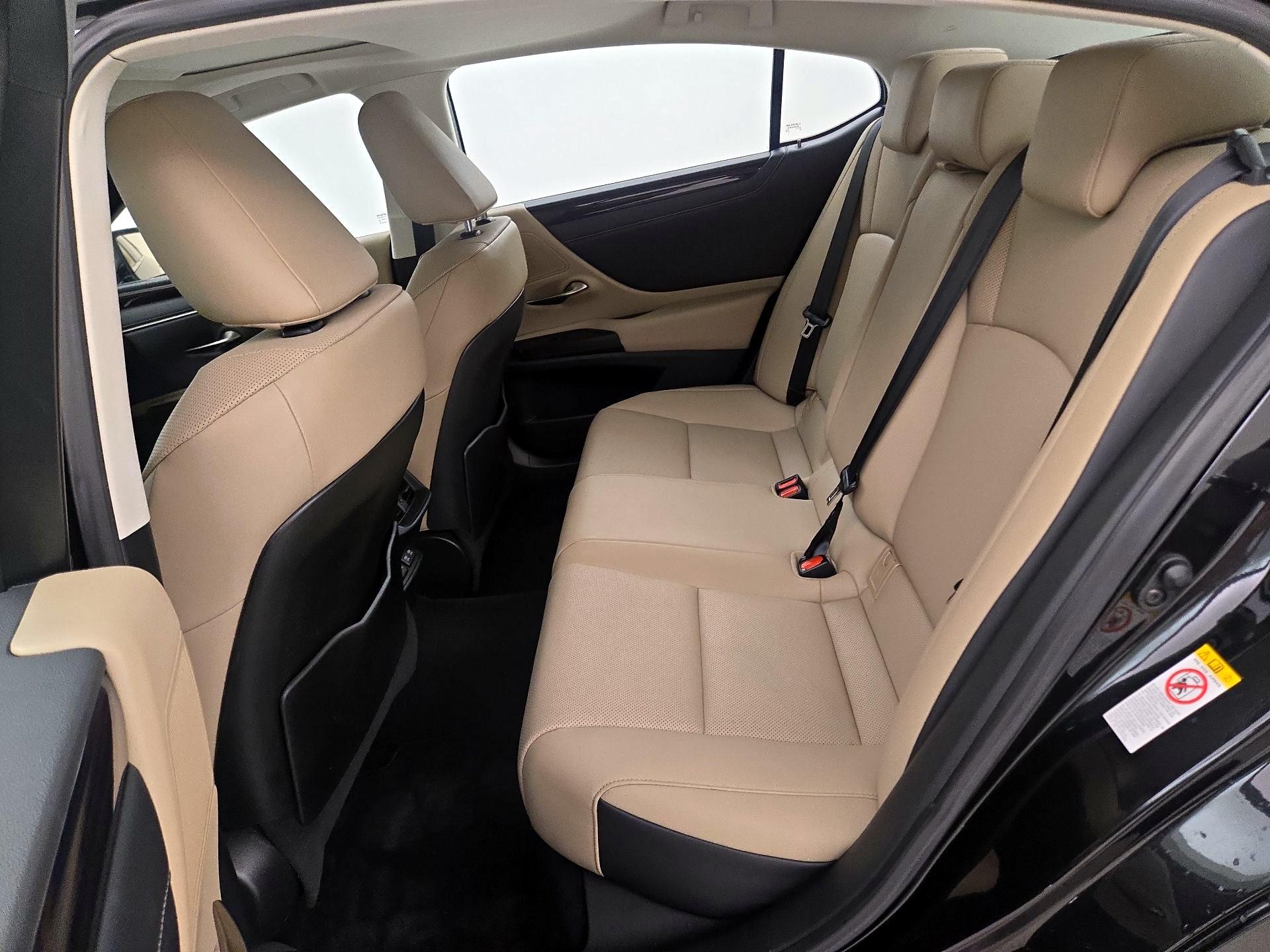 Thumbnail: 2019 Lexus ES - 20