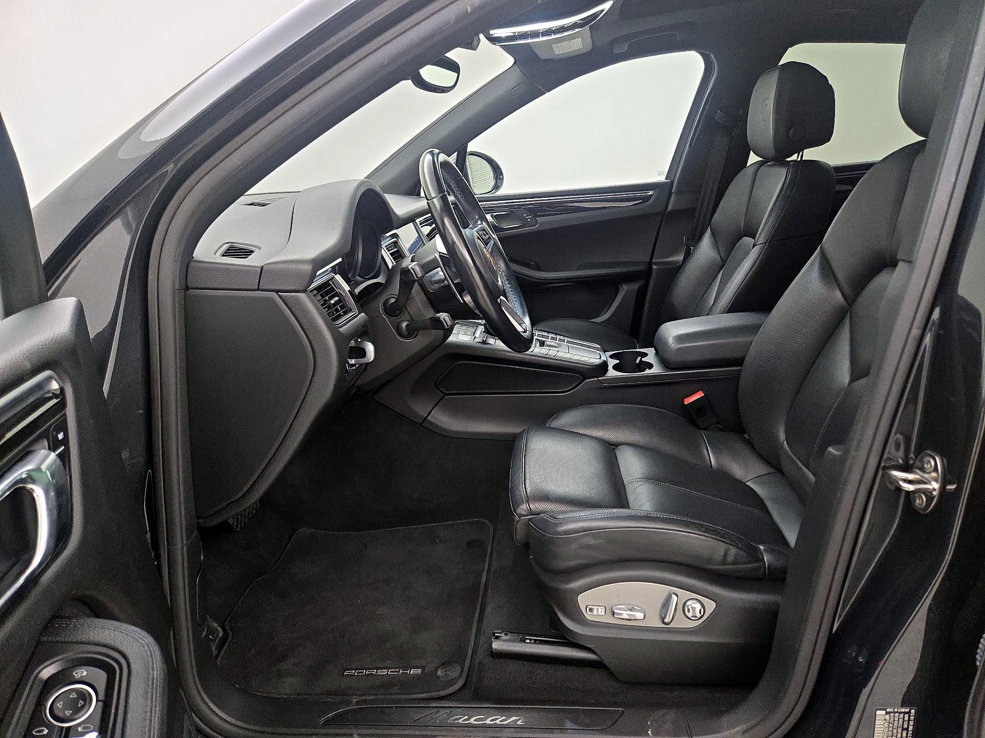 Thumbnail: 2017 Porsche Macan - 11