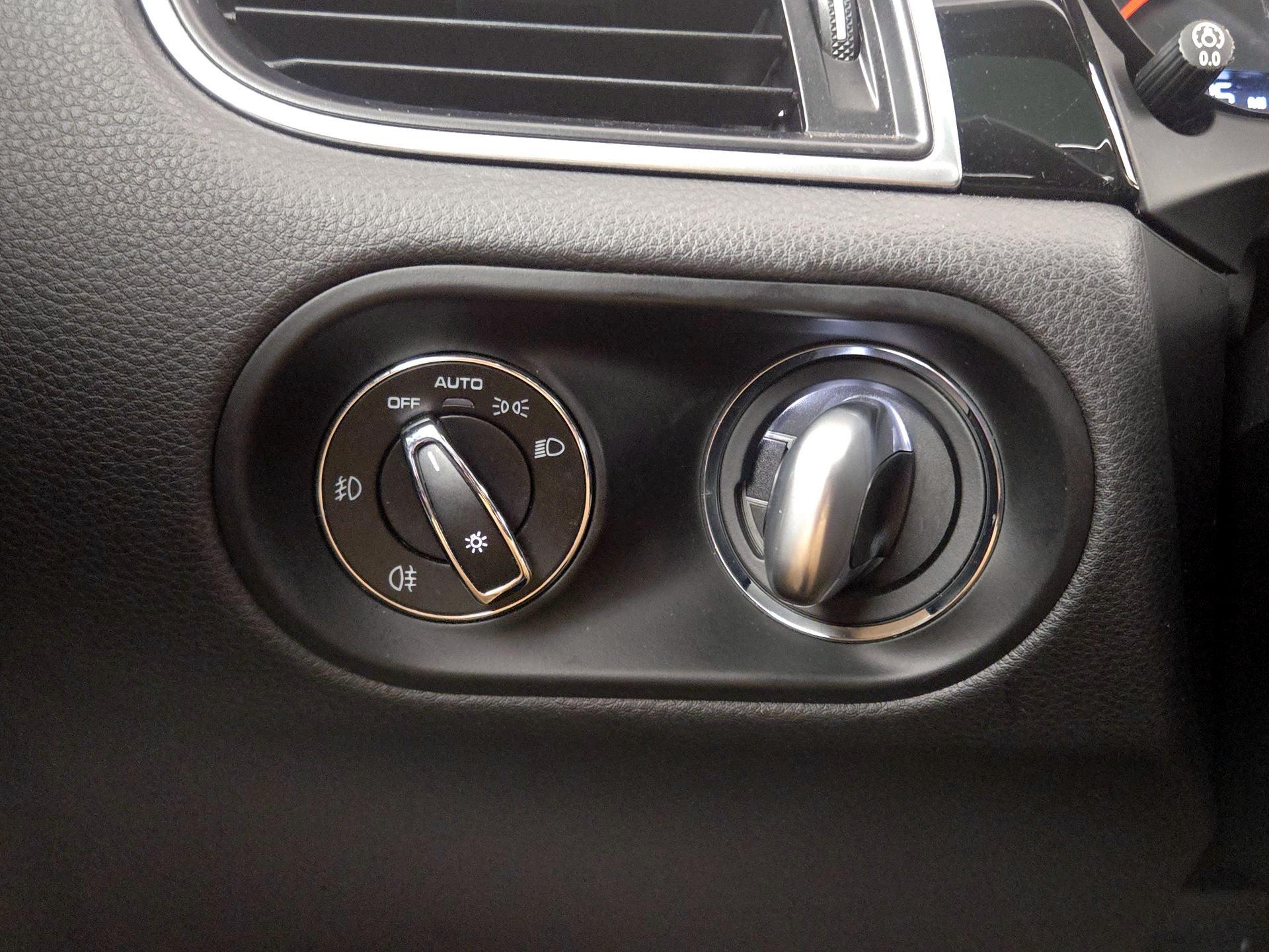 Thumbnail: 2017 Porsche Macan - 13