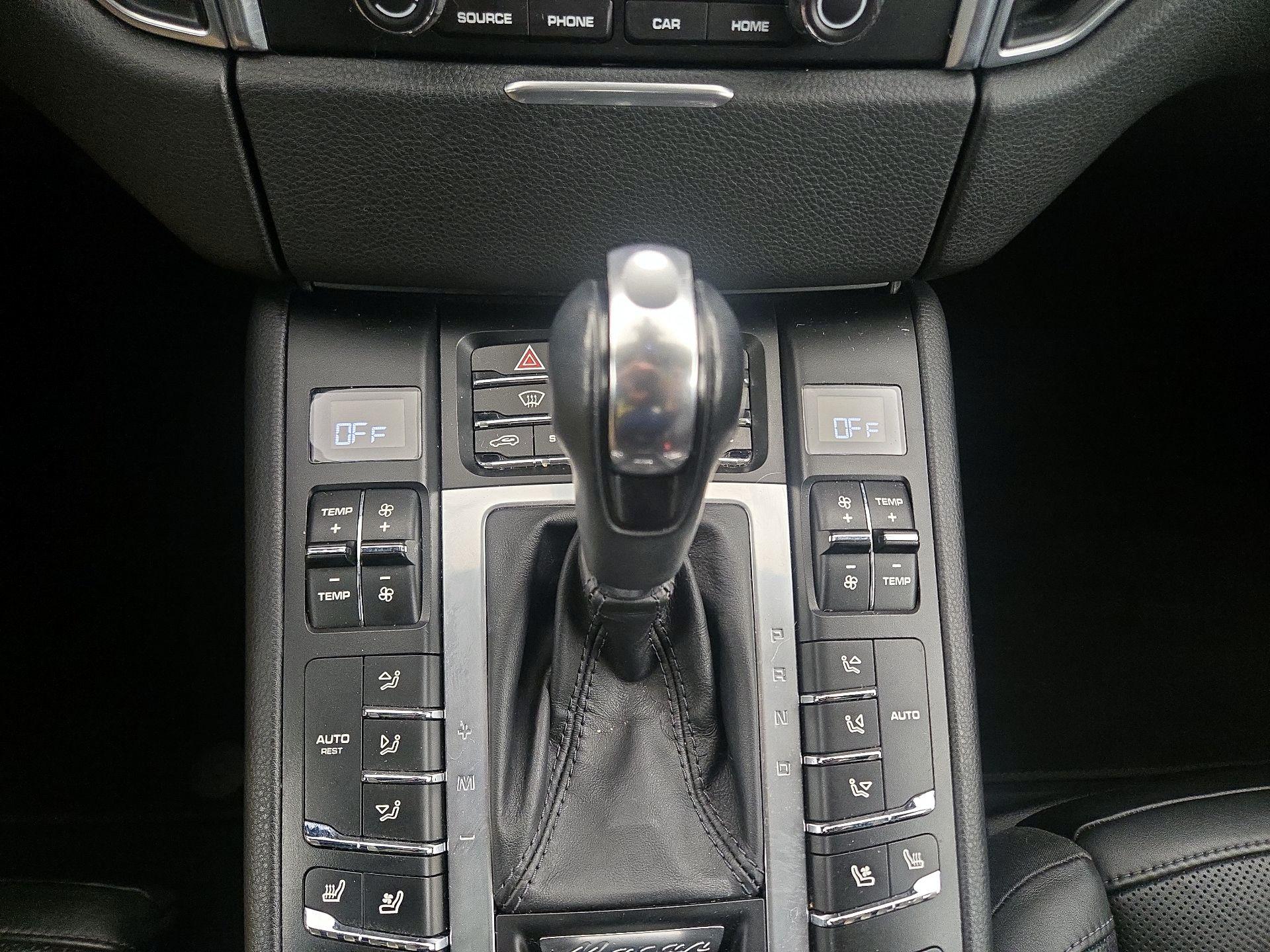 Thumbnail: 2017 Porsche Macan - 16