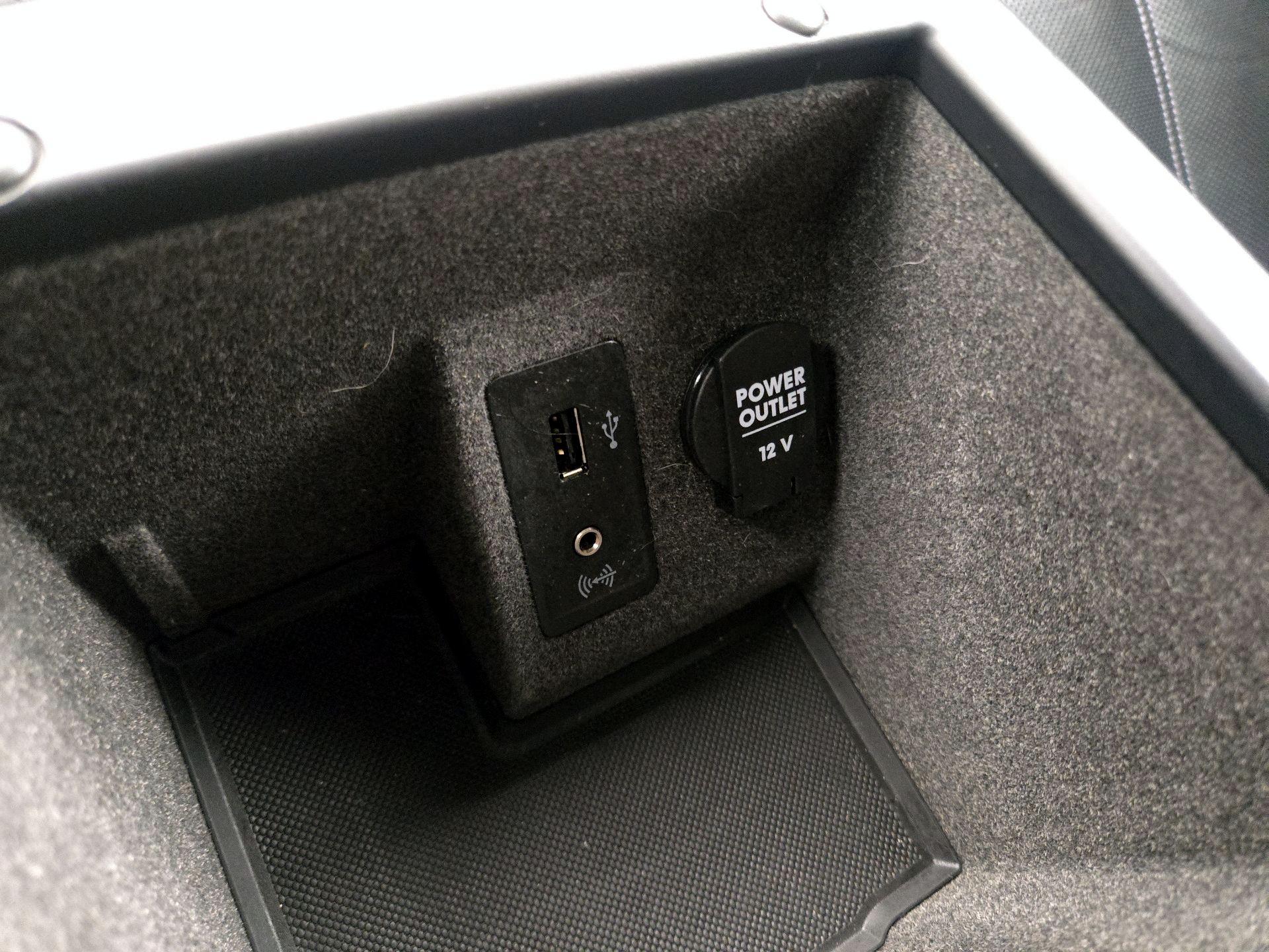 Thumbnail: 2017 Porsche Macan - 18