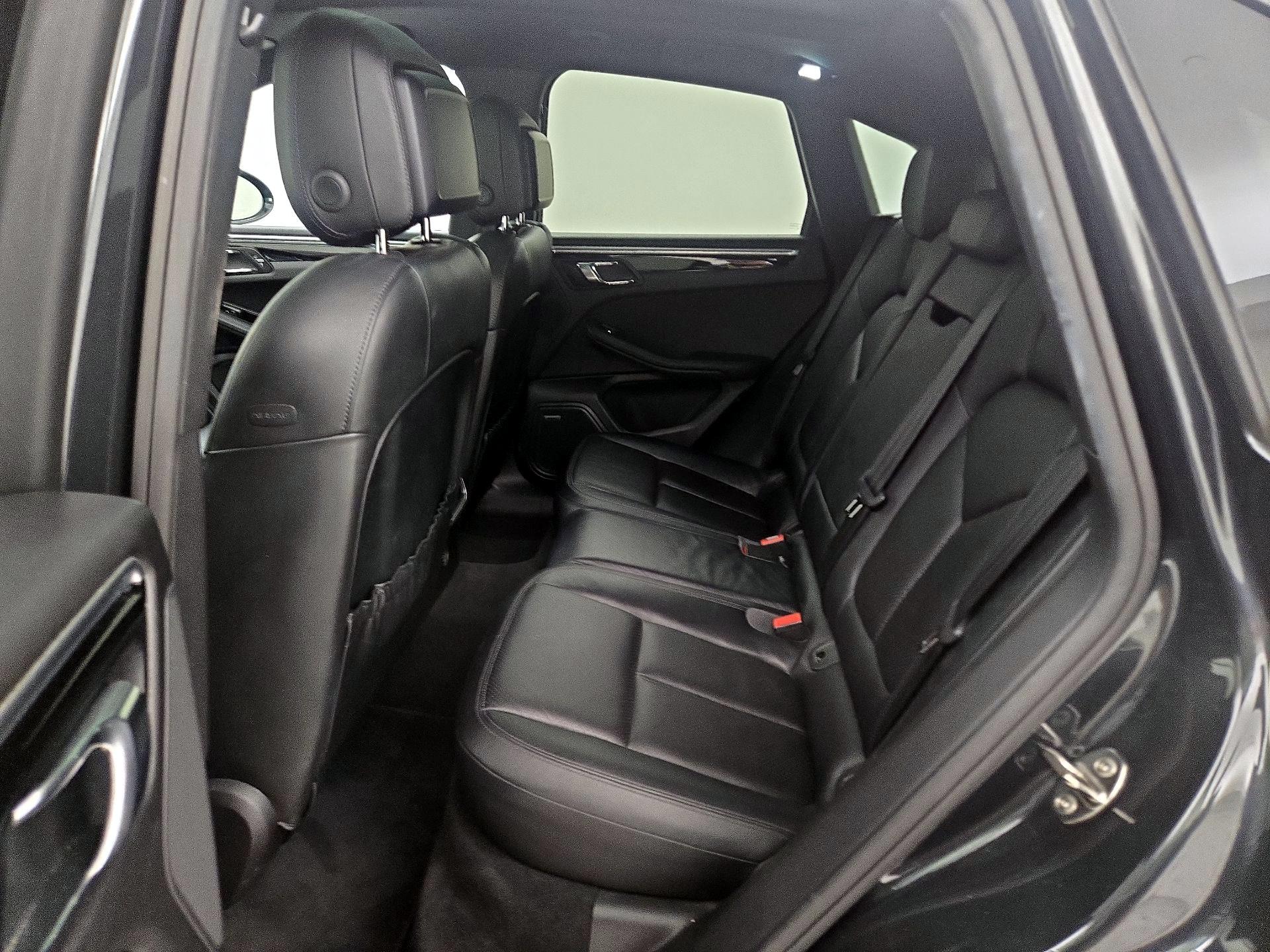 Thumbnail: 2017 Porsche Macan - 20