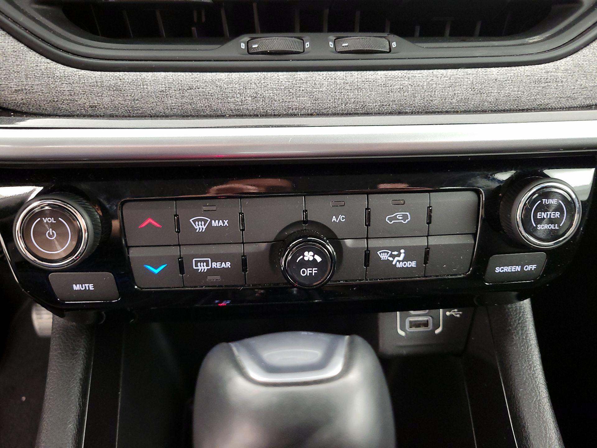 Thumbnail: 2022 Jeep Compass - 16