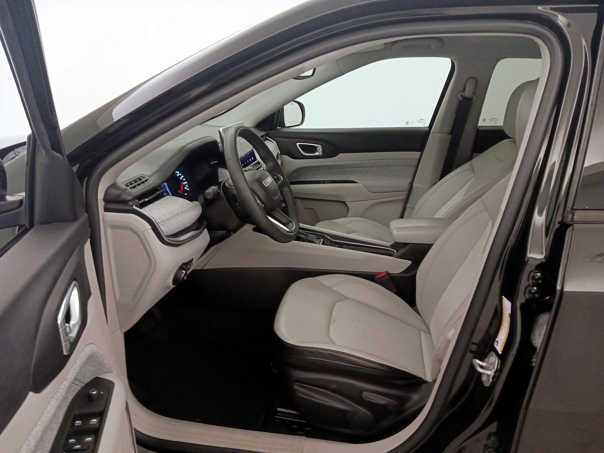 Thumbnail: 2022 Jeep Compass - 11