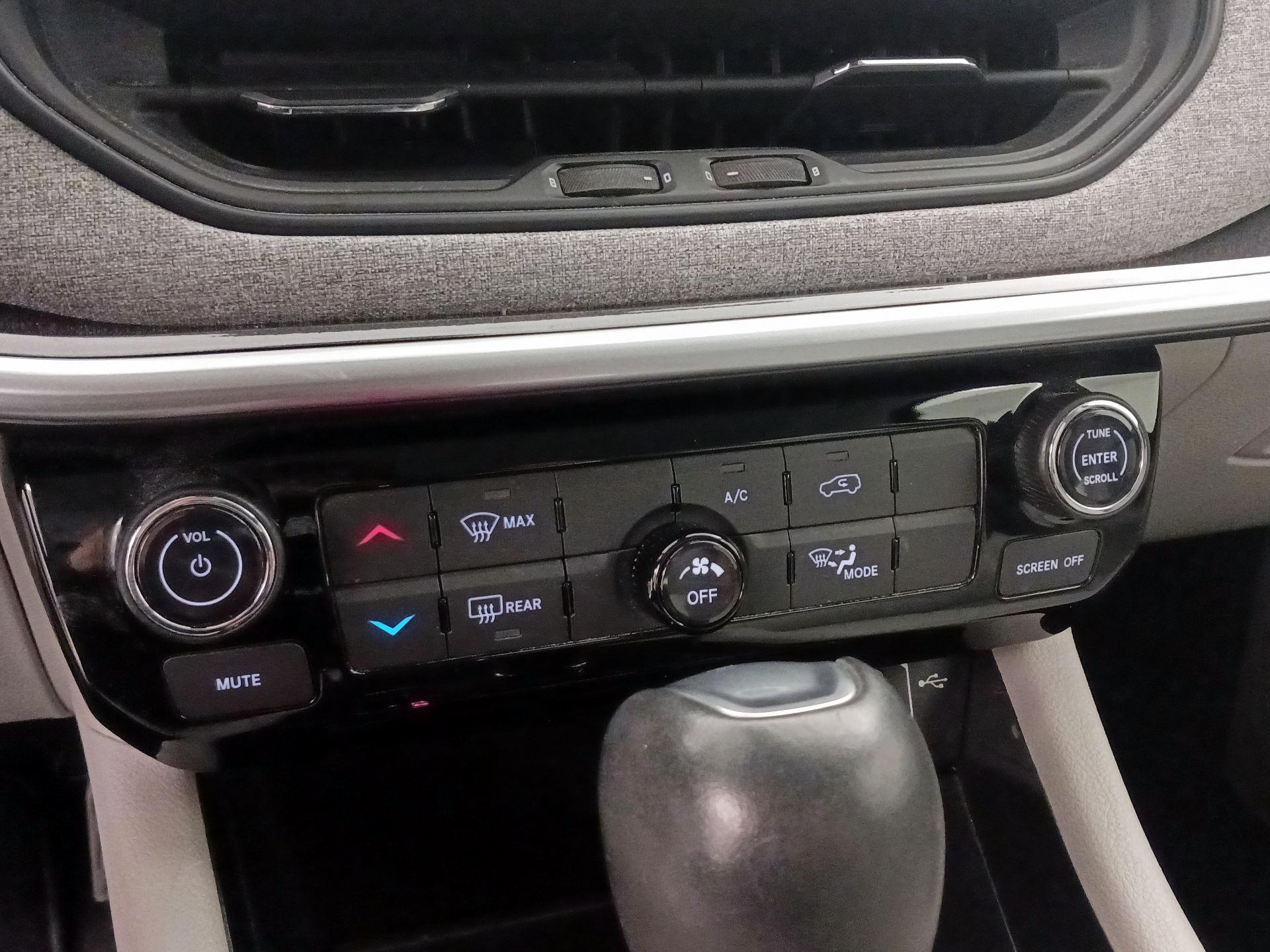 Thumbnail: 2022 Jeep Compass - 16