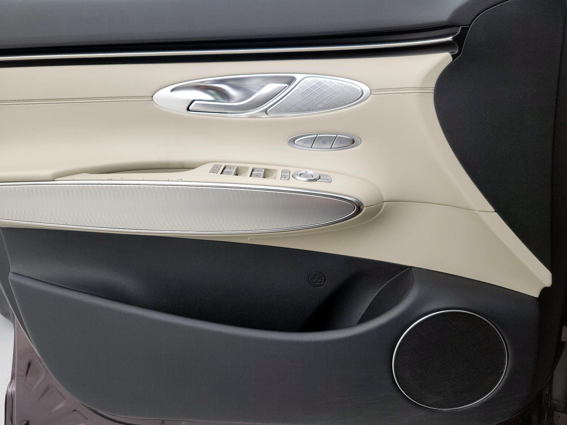 Thumbnail: 2023 Genesis GV70 - 12