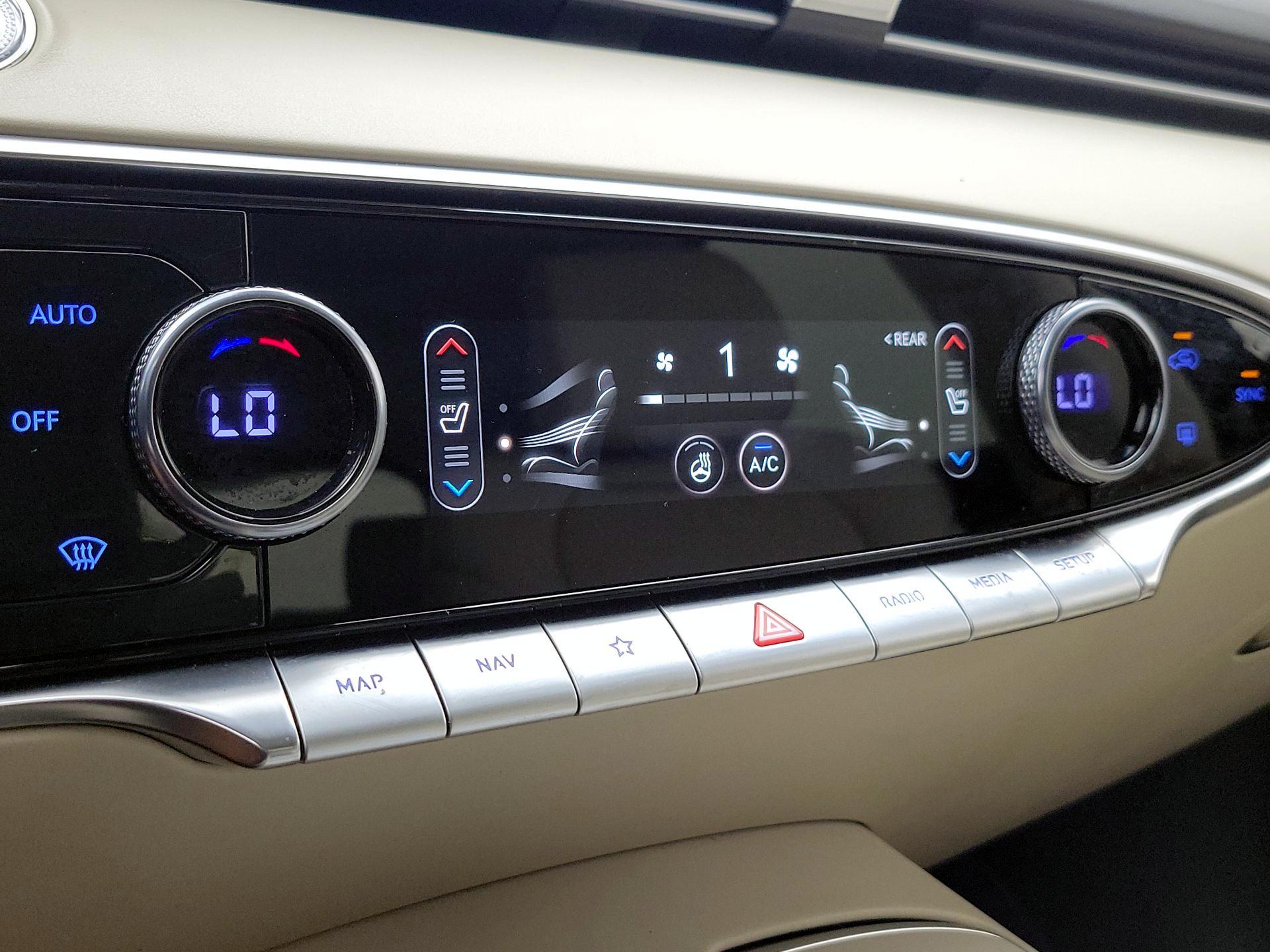 Thumbnail: 2023 Genesis GV70 - 17