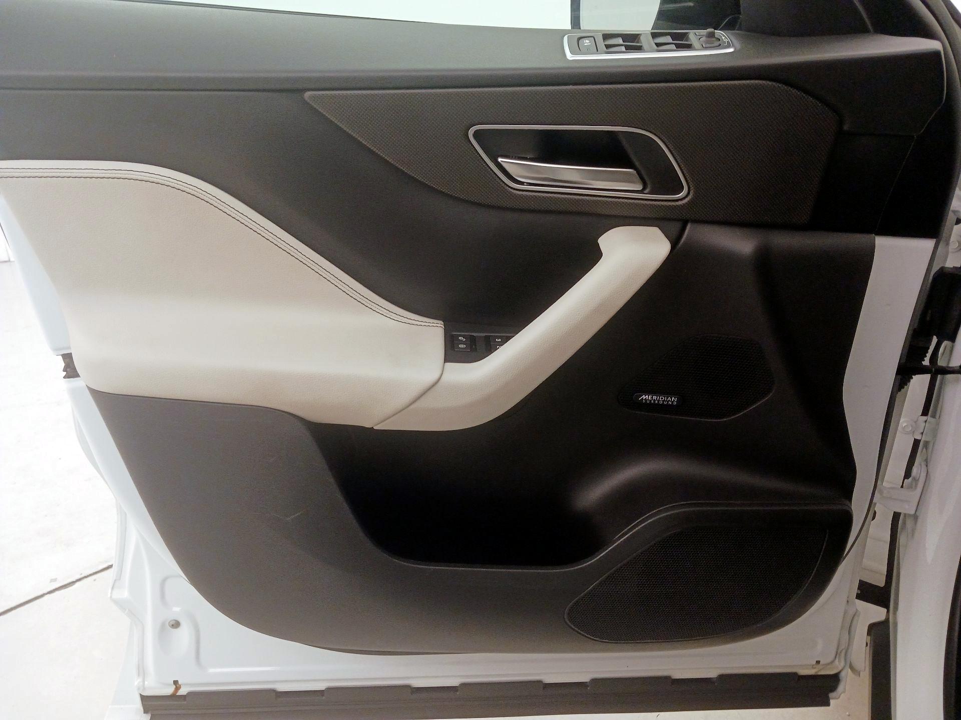 Thumbnail: 2020 Jaguar F-Pace - 12