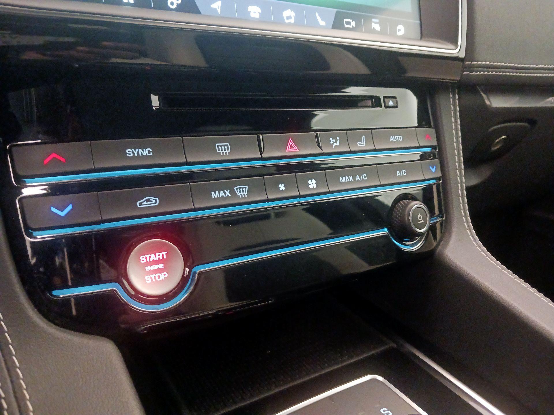 Thumbnail: 2020 Jaguar F-Pace - 17