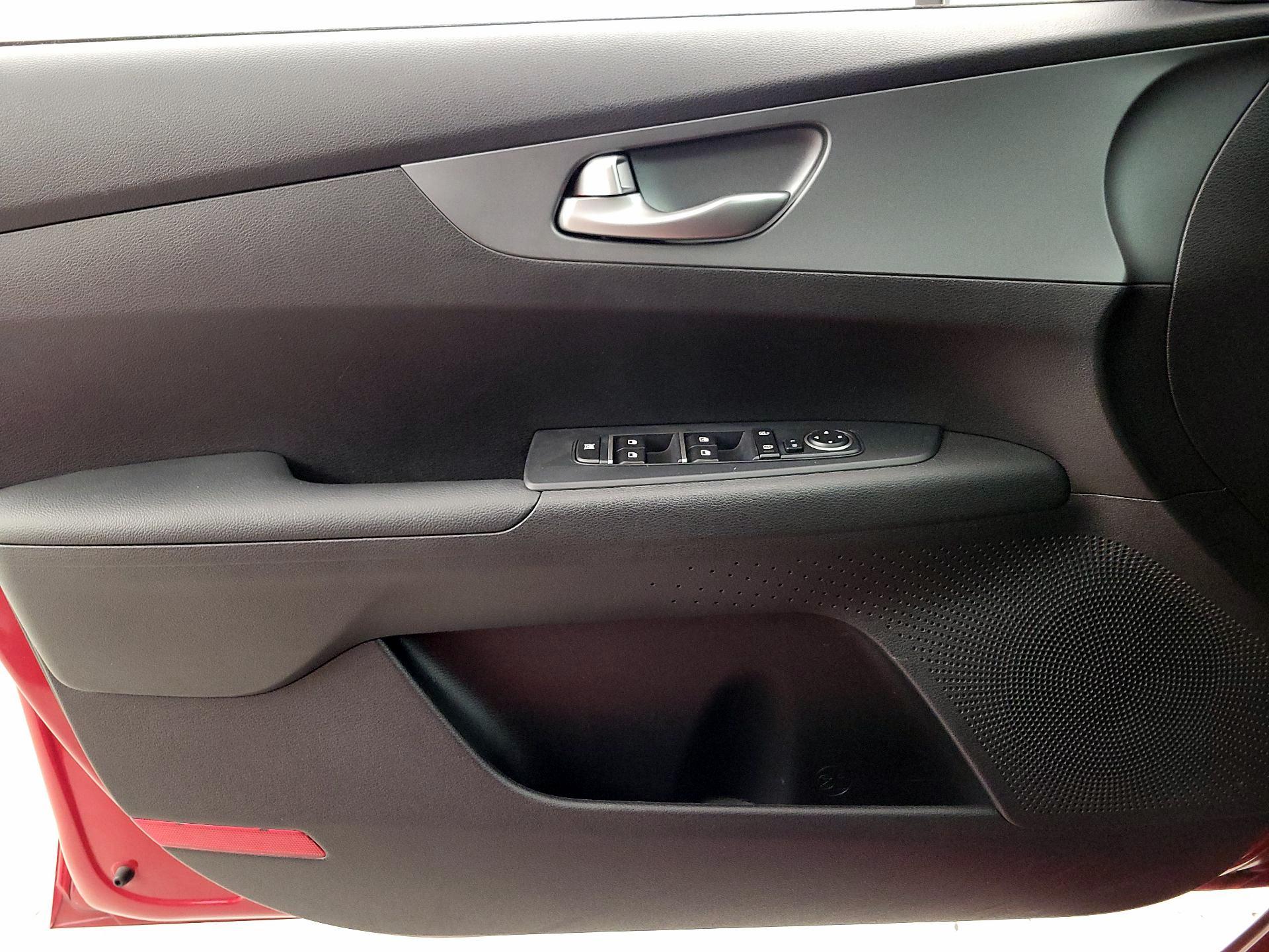 Thumbnail: 2021 Kia Forte - 12