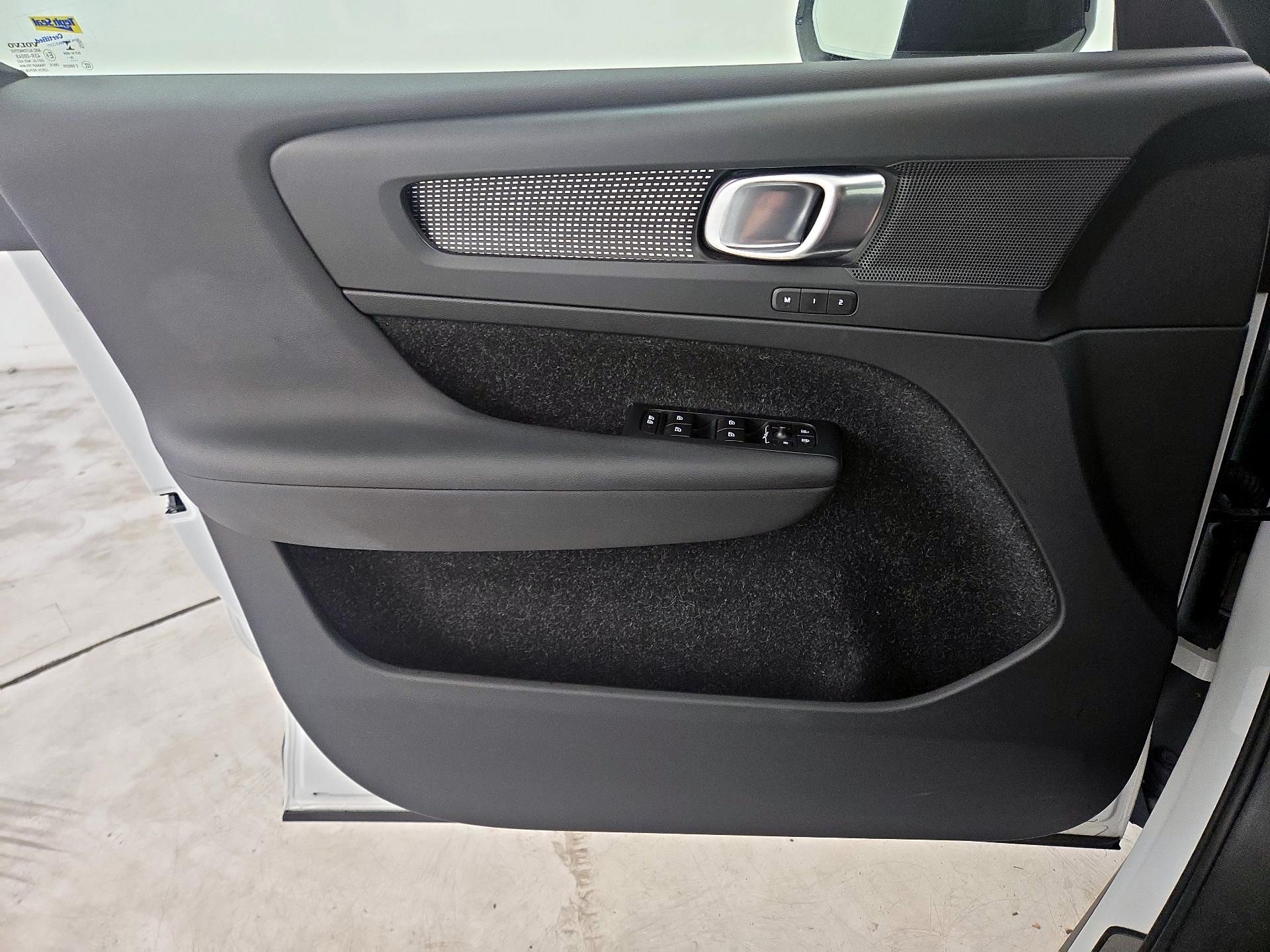 Thumbnail: 2019 Volvo XC40 - 12