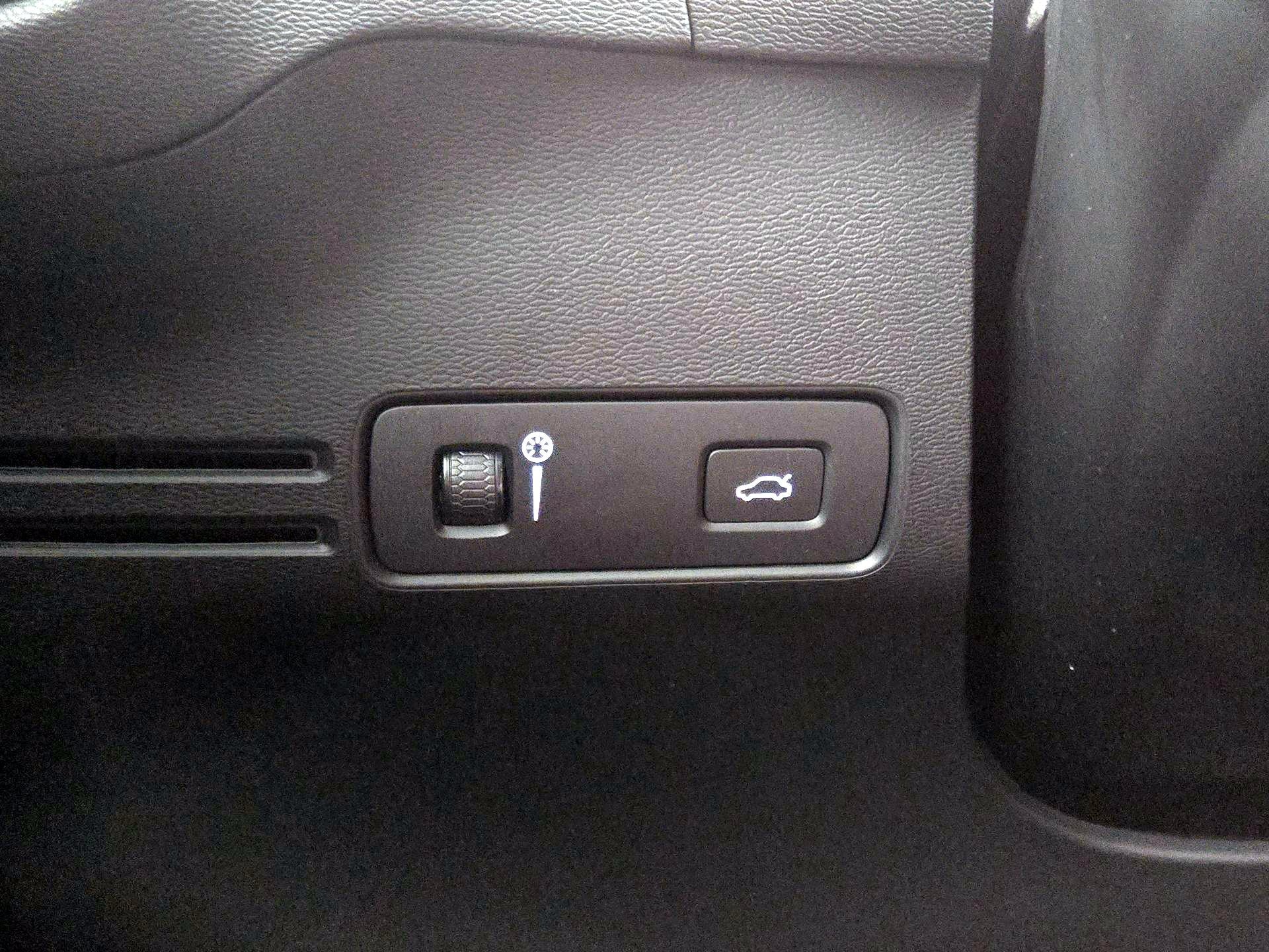 Thumbnail: 2019 Volvo XC40 - 13