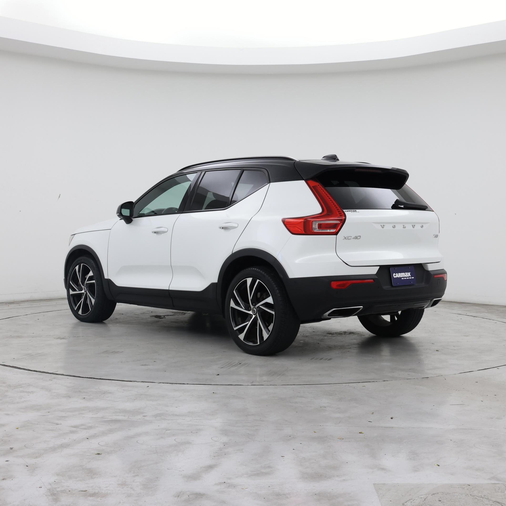 Thumbnail: 2019 Volvo XC40 - 2